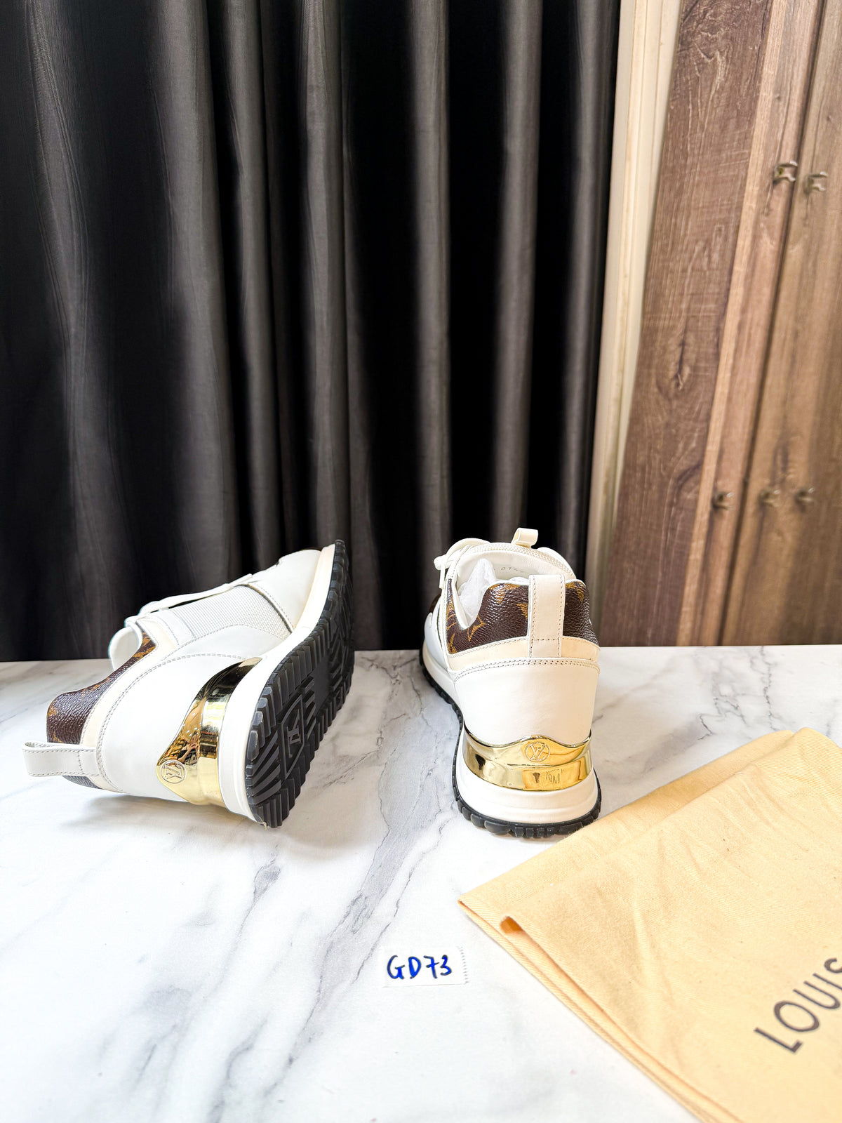 Giày LV Hot Trắng Size 36 GD73