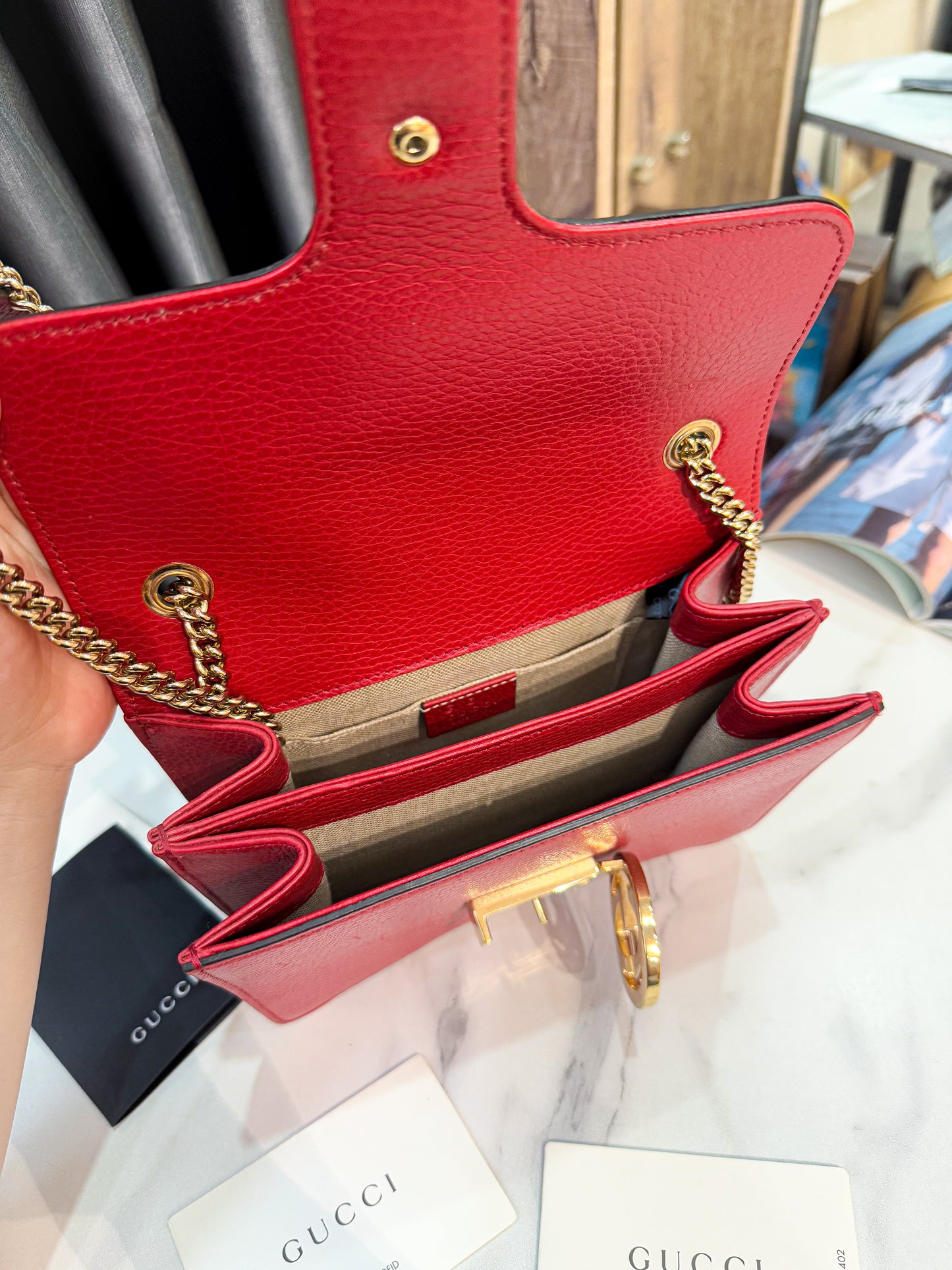 A Gucci Interlocking Đỏ