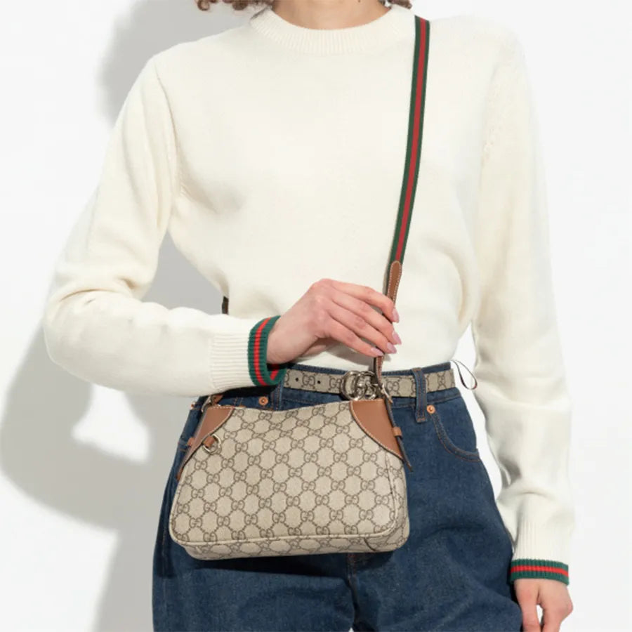 A A Gucci Emblem New TV28