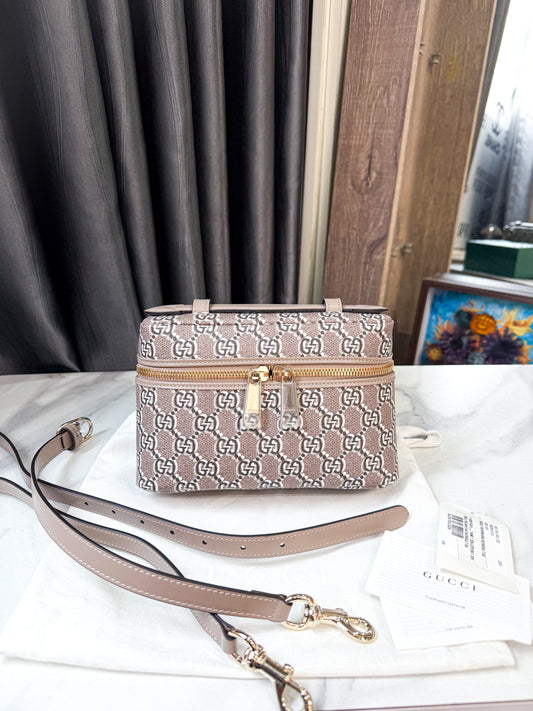 A A Gucci Vanity GG New