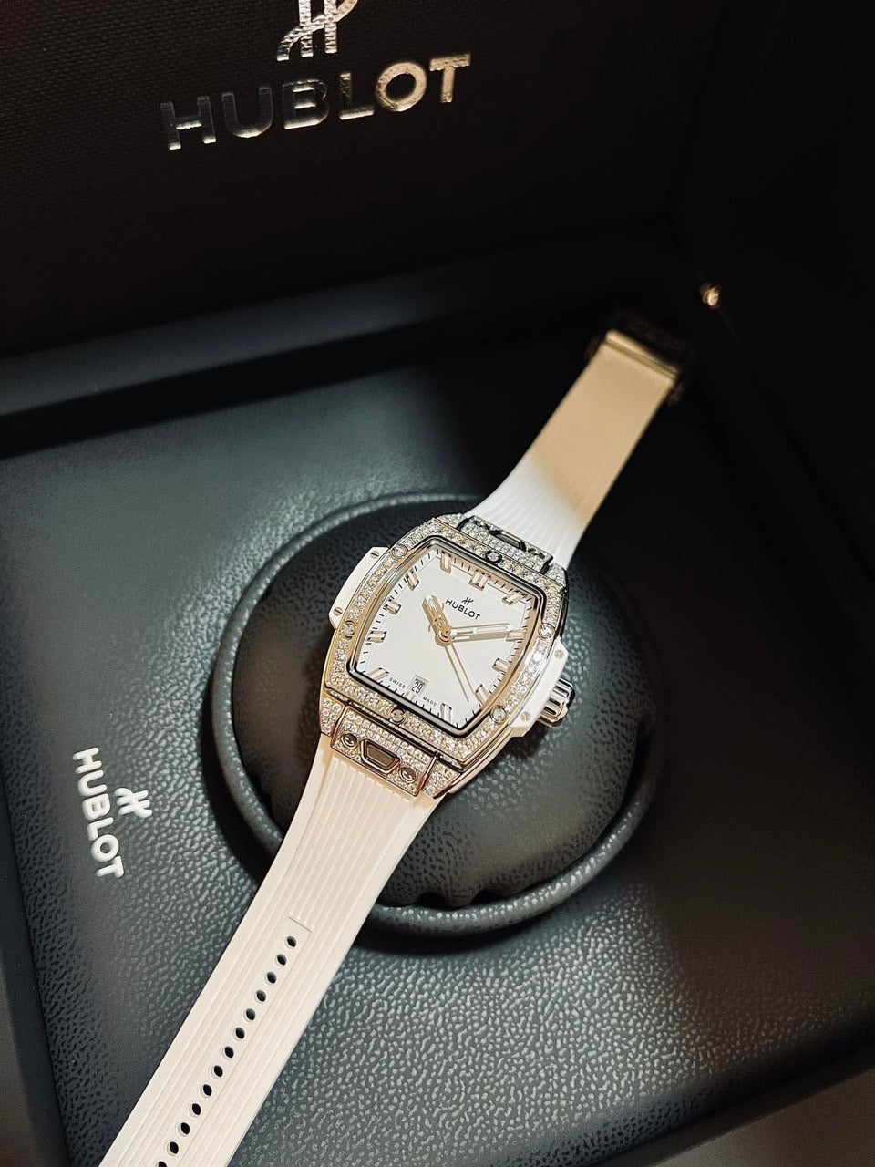 Đồng Hồ Hublot Spirit Pave White 32mm