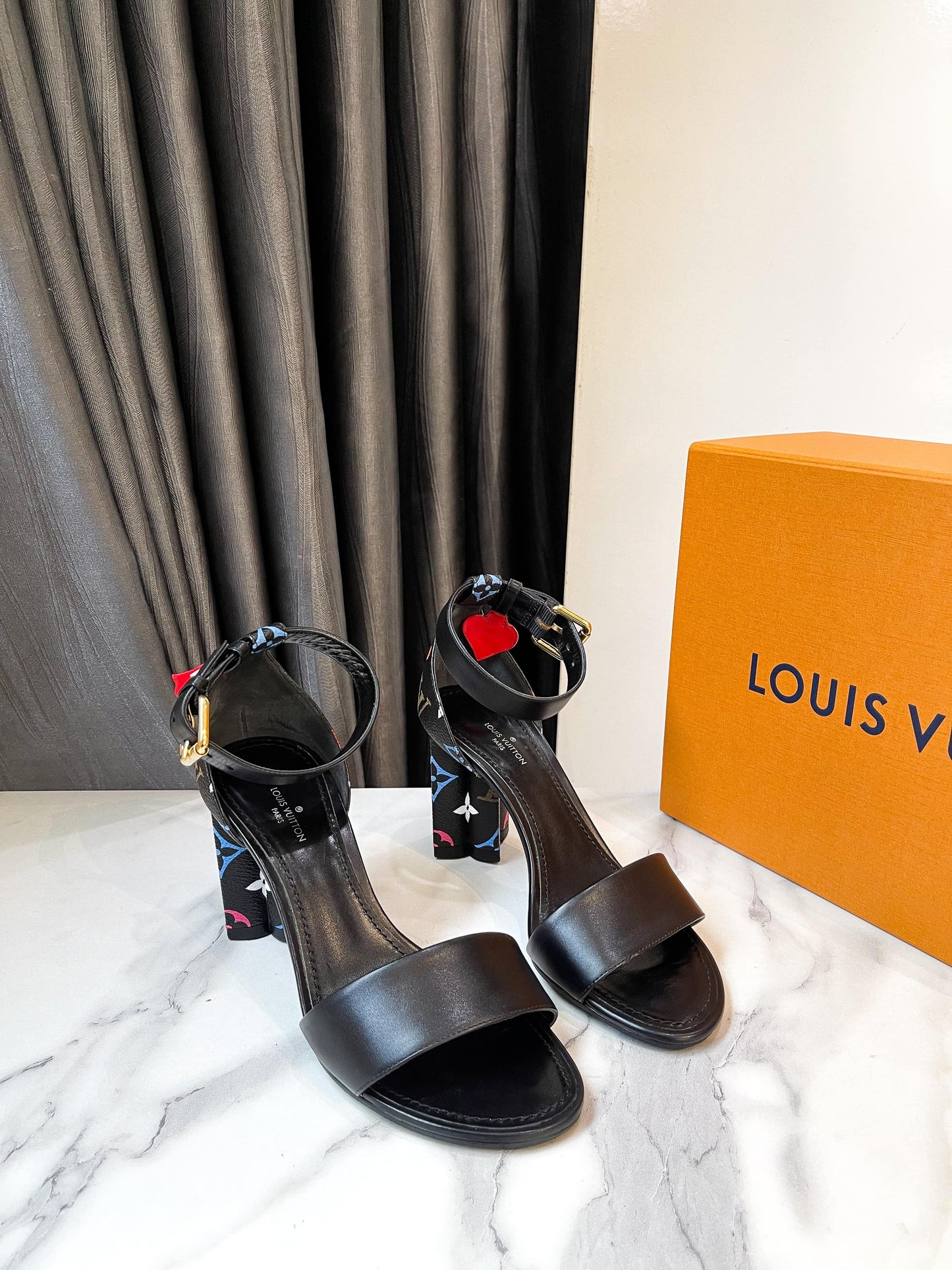 Sandal LV Cờ Size 36