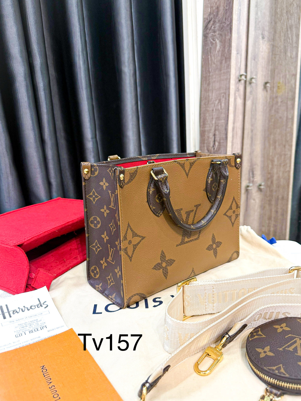 A A LV On The Go PM TV157