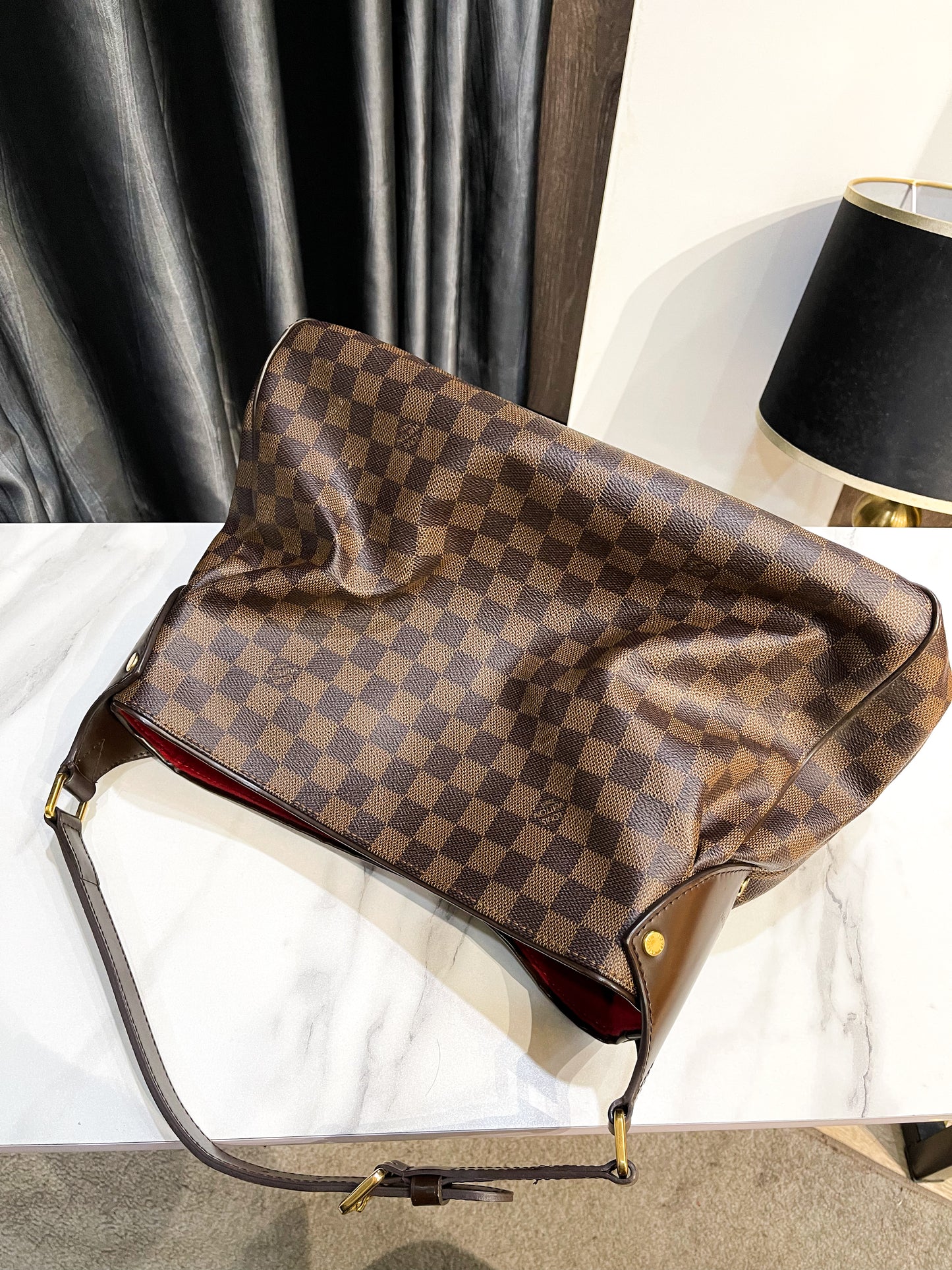 LV Damier