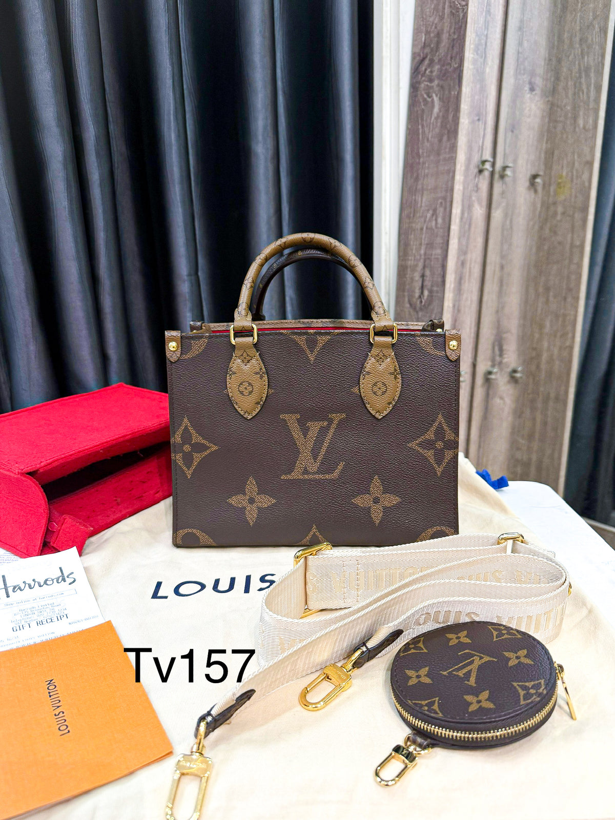 A A LV On The Go PM TV157