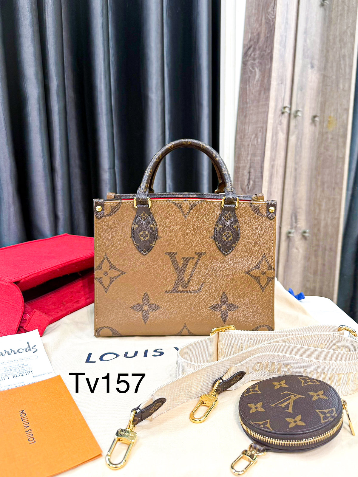 A A LV On The Go PM TV157