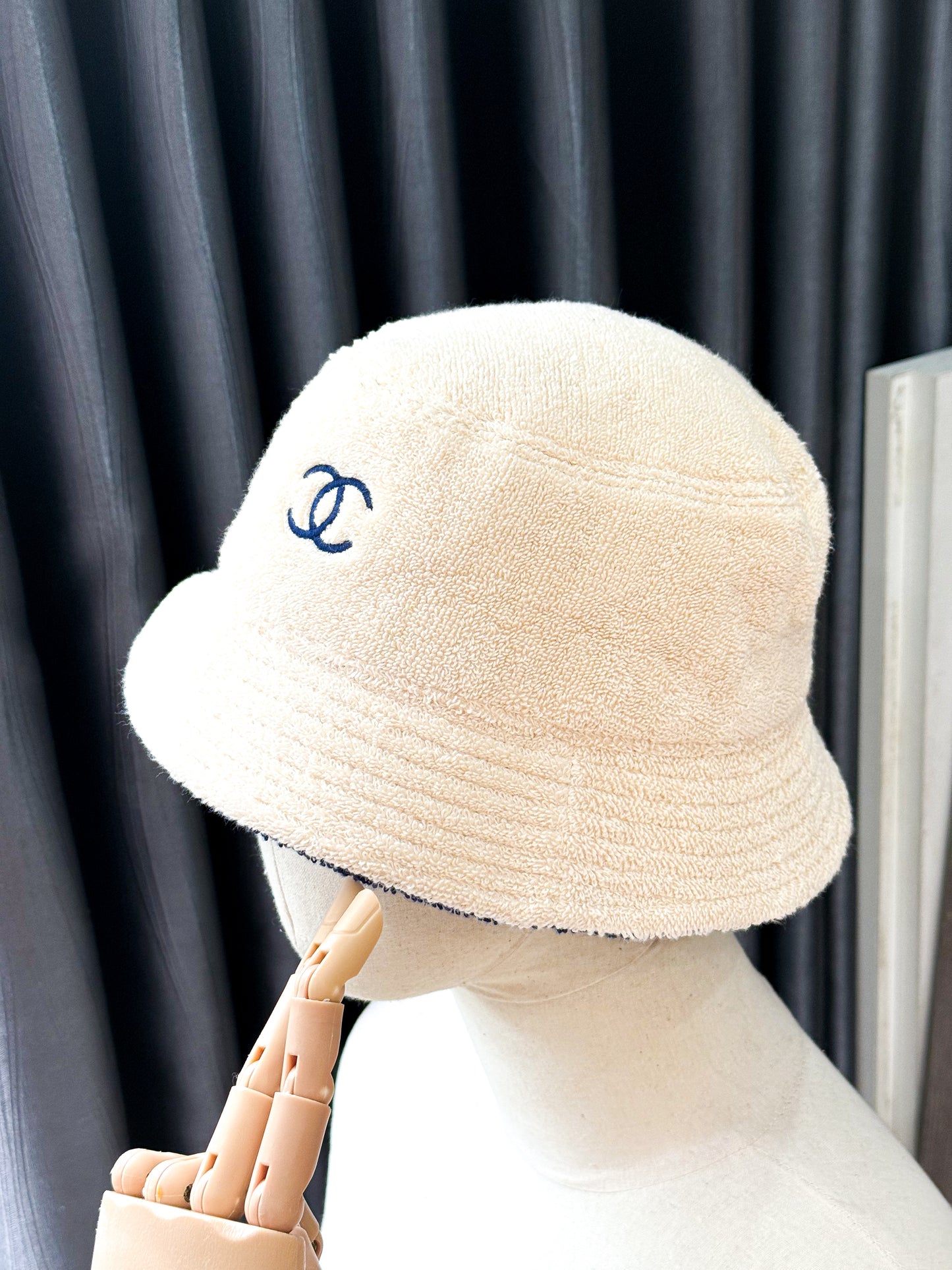 Mũ Chanel Bucket