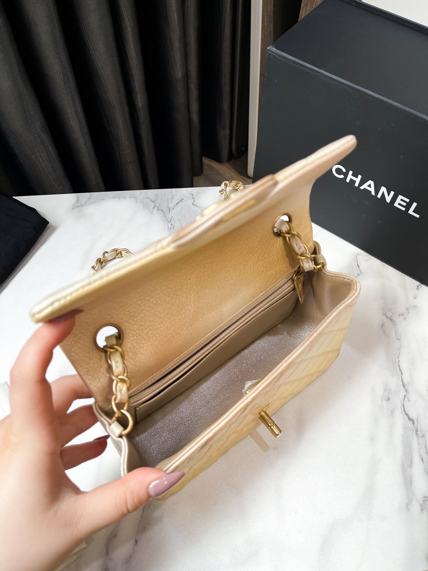 Chanel Mini8