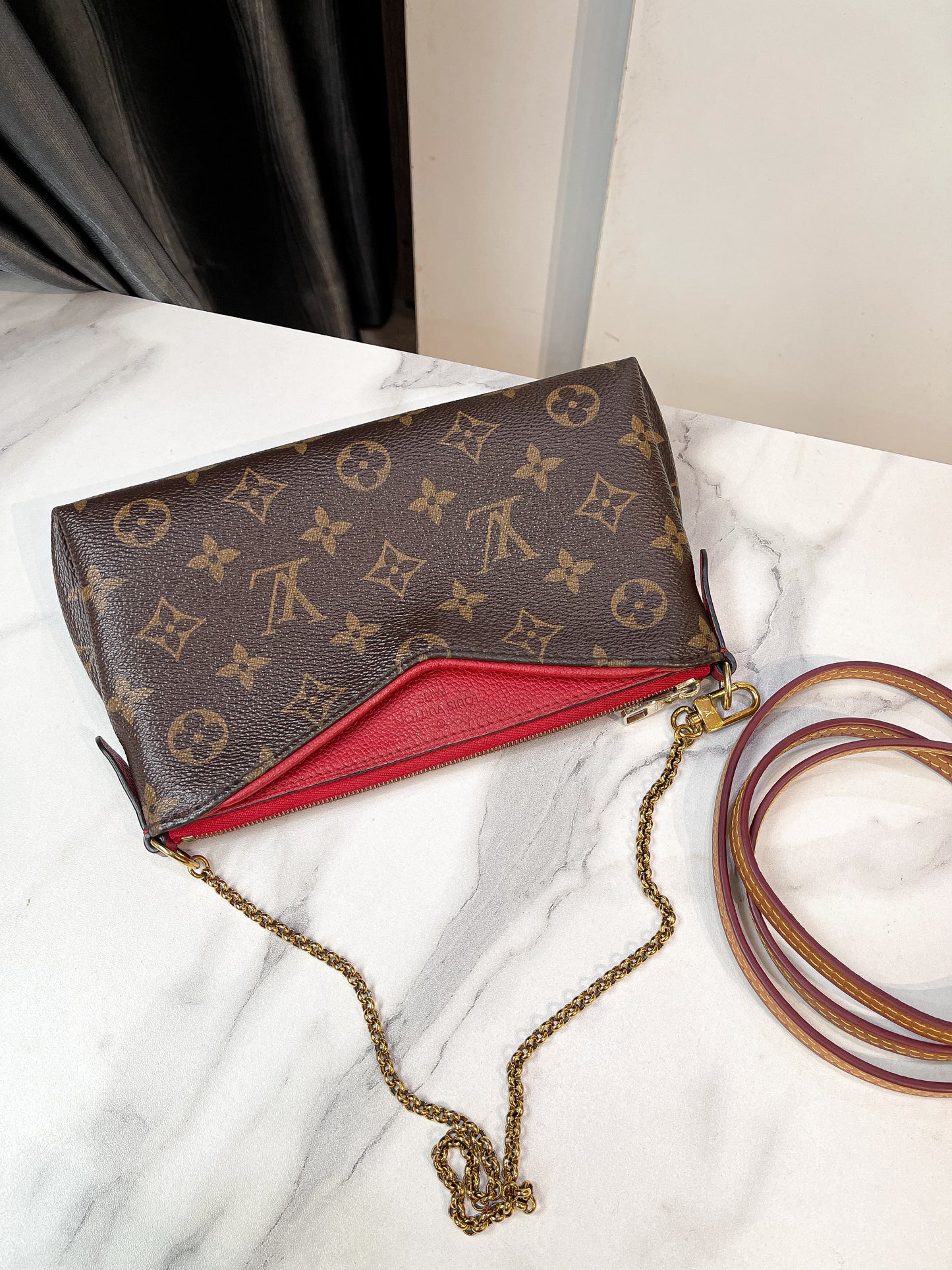 LV Pallas Clutch