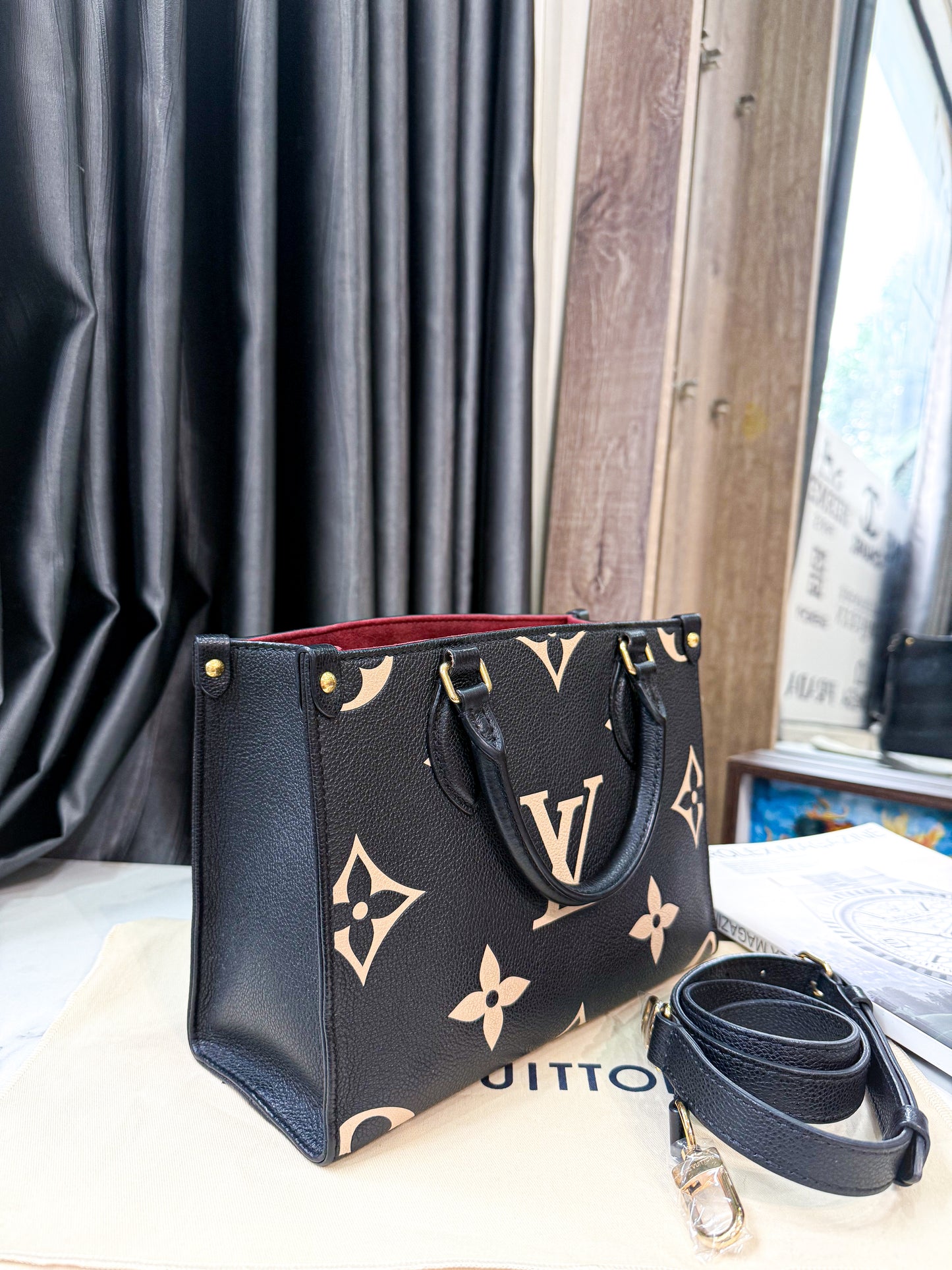 A A LV On The Go PM Da Bê