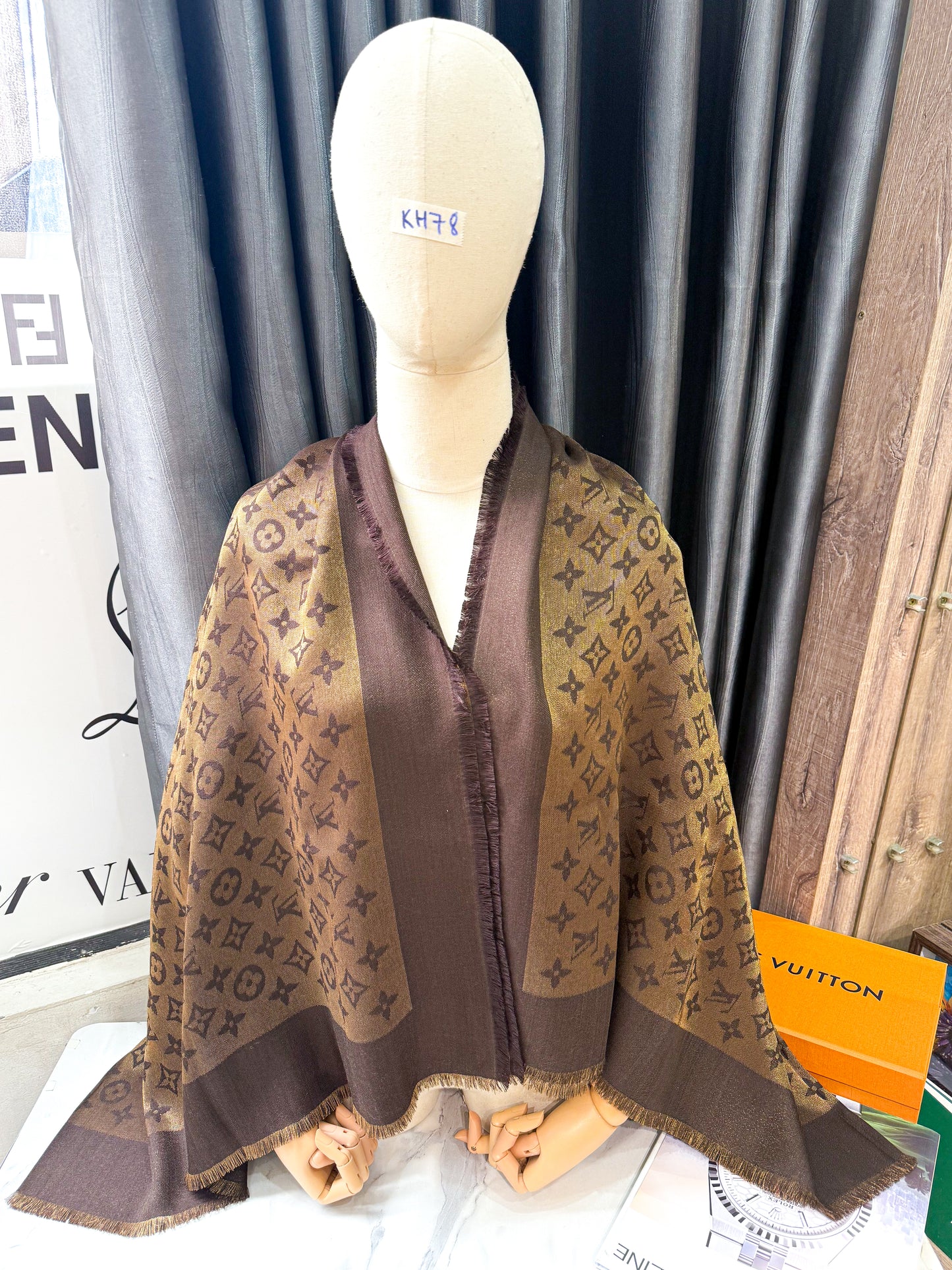 Khăn LV Nâu Ánh Kim KH78 16/12