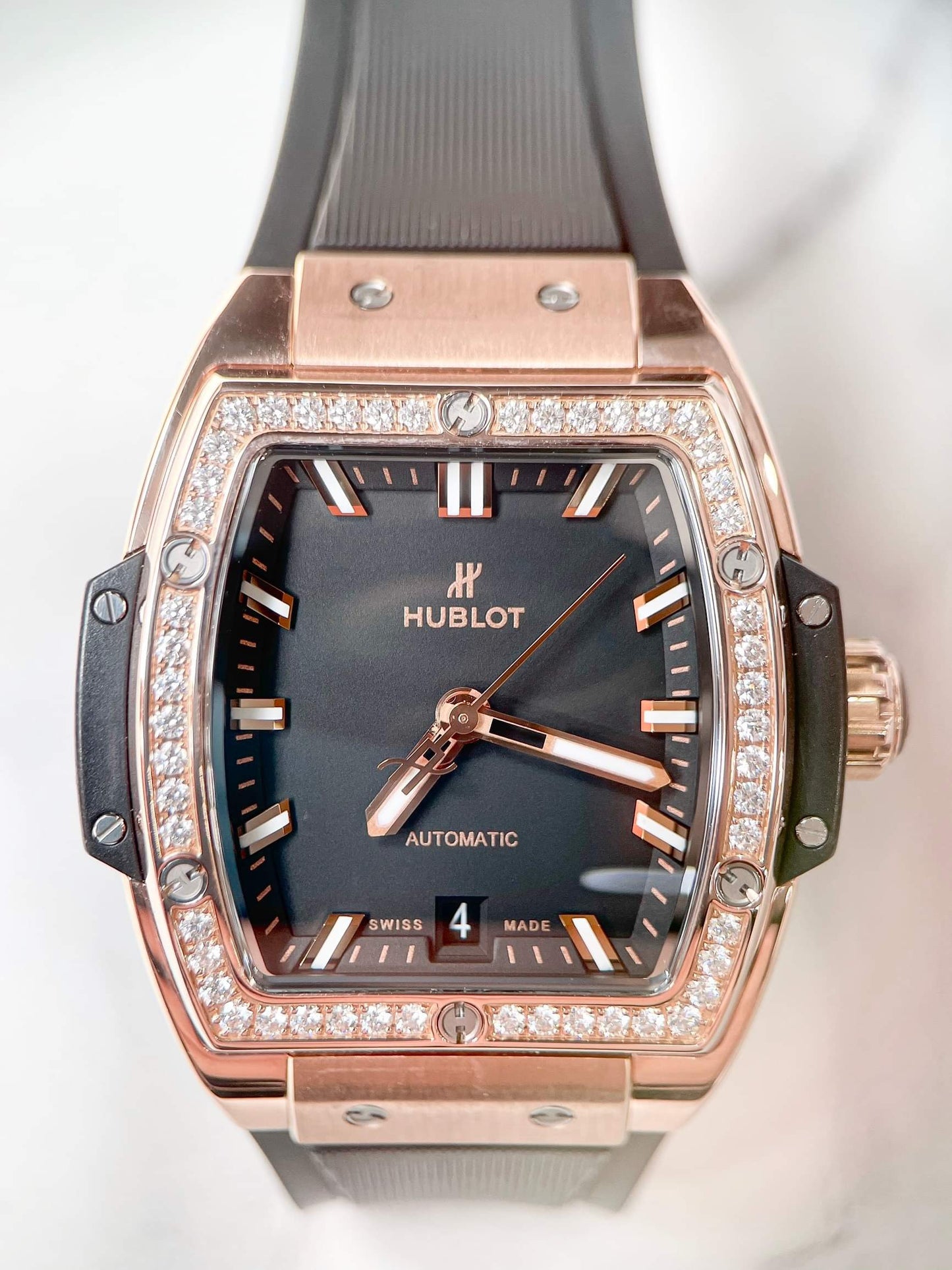 Đồng Hồ Hublot Spirit Of Bigbang Gold 39mm Benzel Diamonds Zin