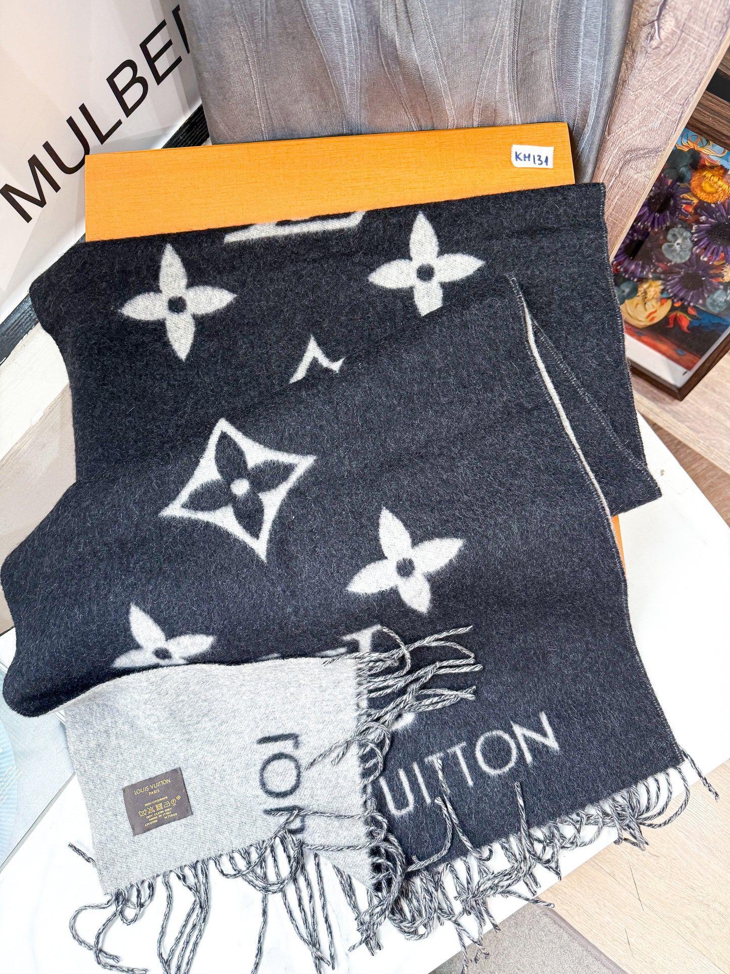 Khăn LV Cashmere Đen Ghi KH131