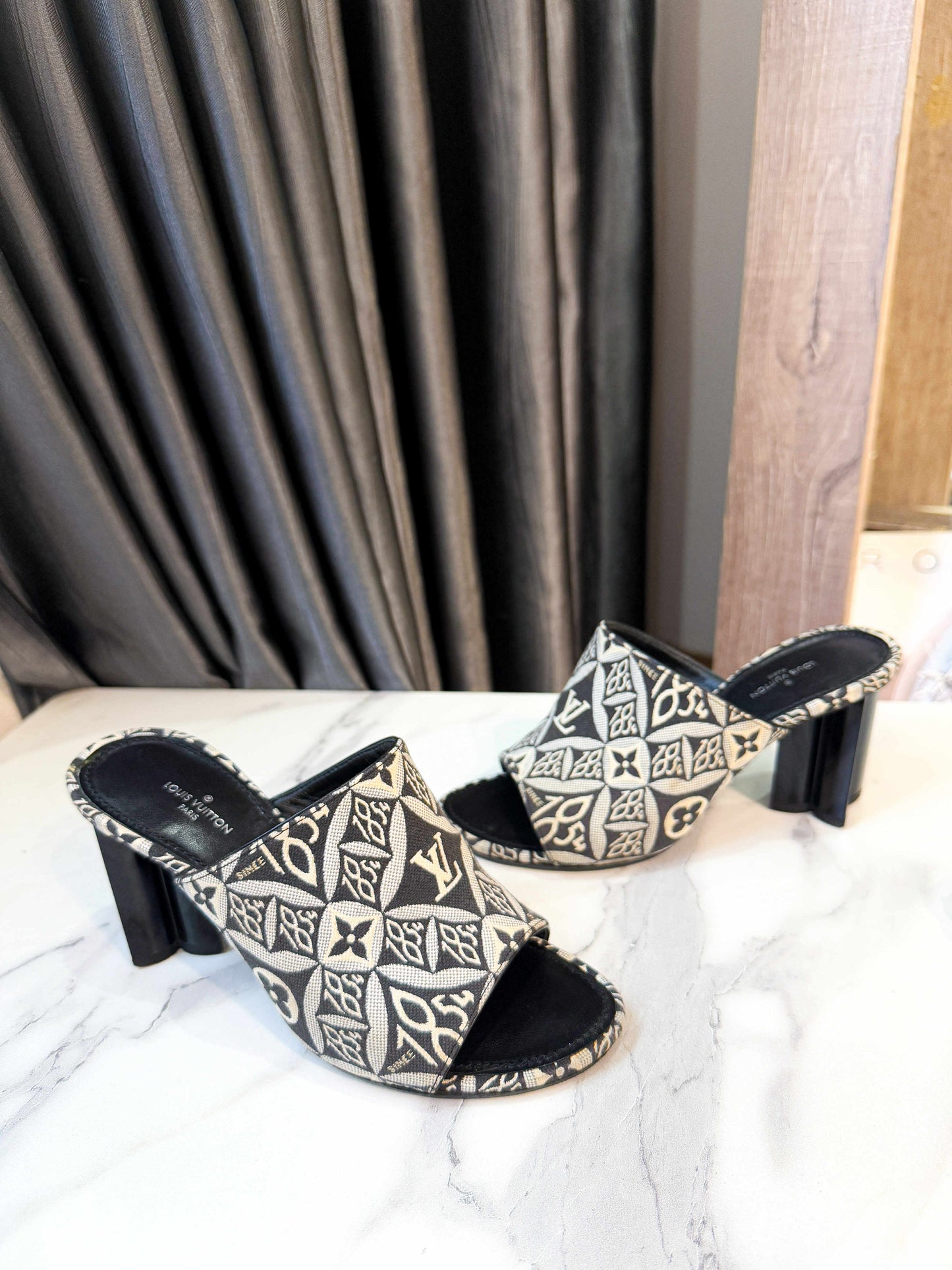 Guốc LV Hoạ Tiết Size 36.5