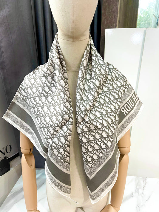 Khăn Lụa Dior 2 Mặt 2 Màu Used