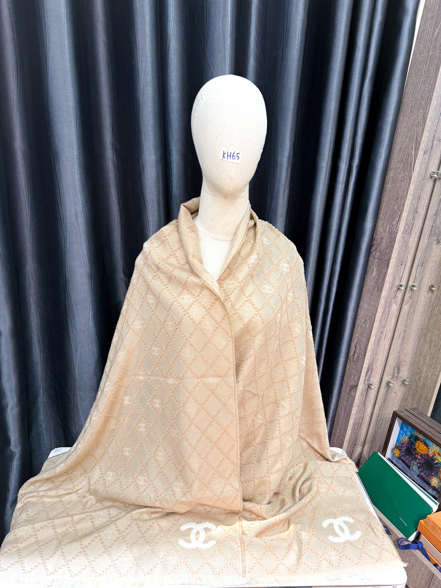 Khăn Choàng Chanel Begie KH65 1/12