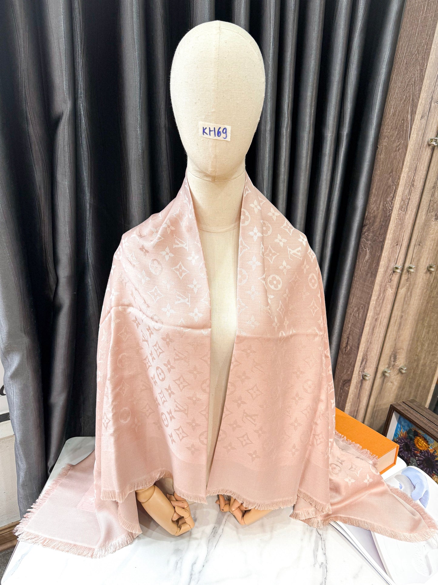 Khăn LV Hồng KH69 5/12