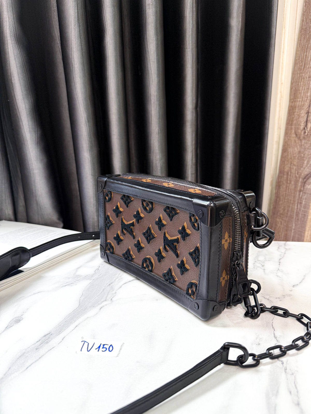 A A A LV Trunk TV150