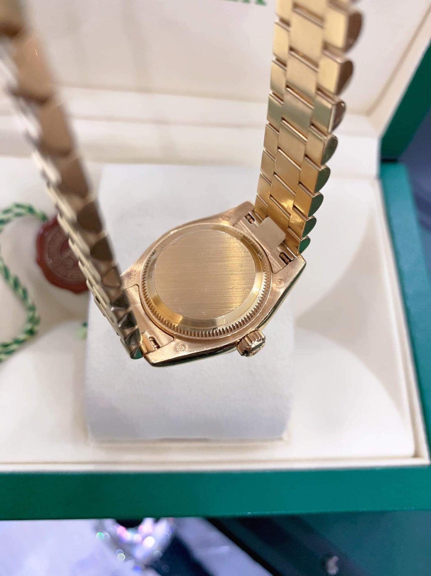 A Rolex Yellow Gold 26mm mặt số full kim cương zin hãng