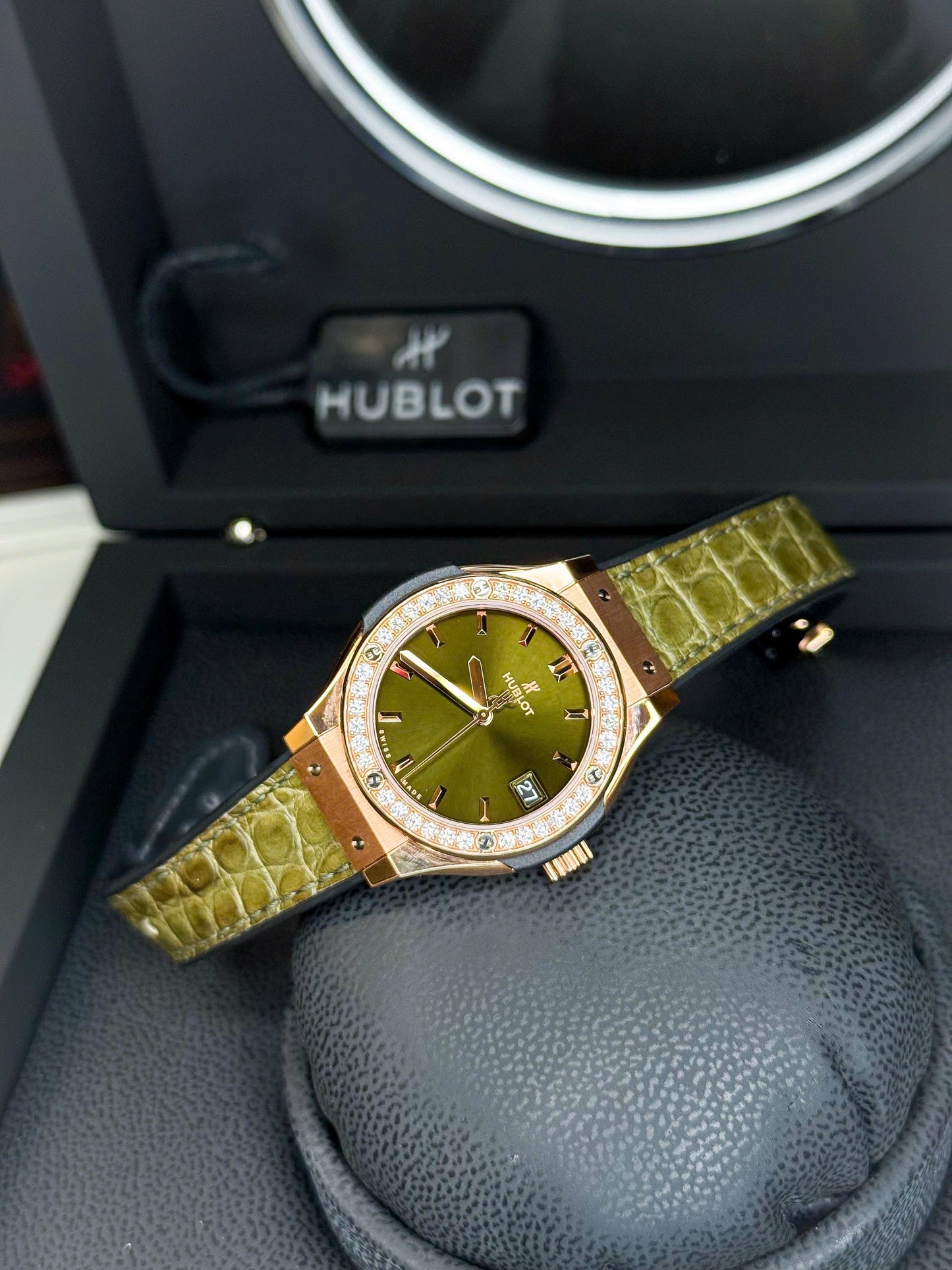 Đồng Hồ Hublot Classic Fusion King Gold 33mm Green Benzel Diamonds