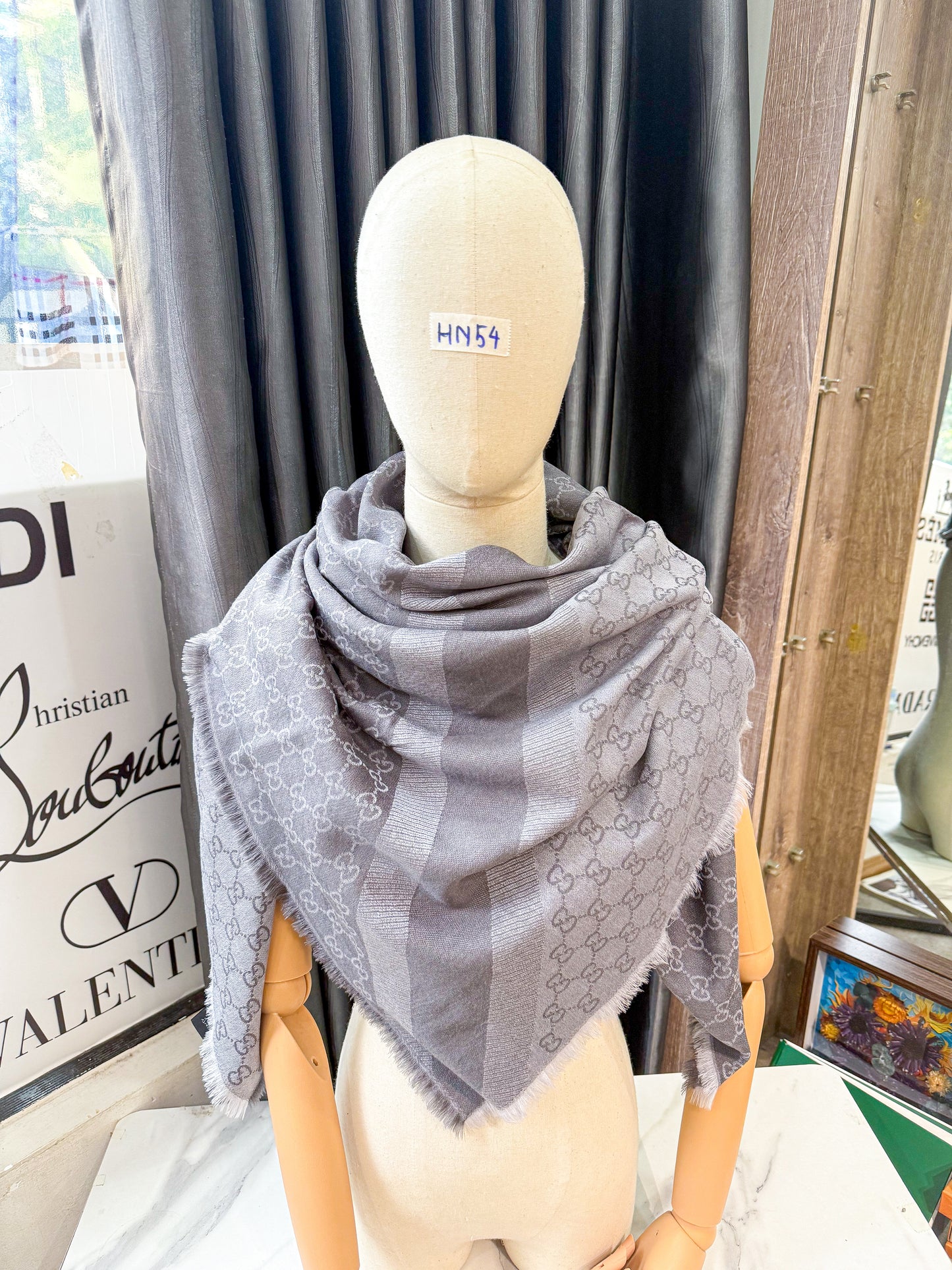 Khăn Gucci Grey Khổ 140x140 HN54