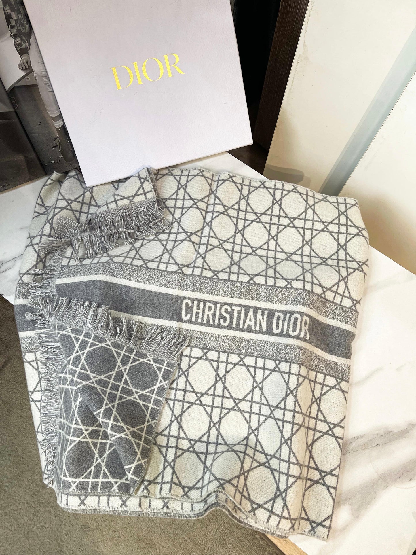 Khăn Dior Grey