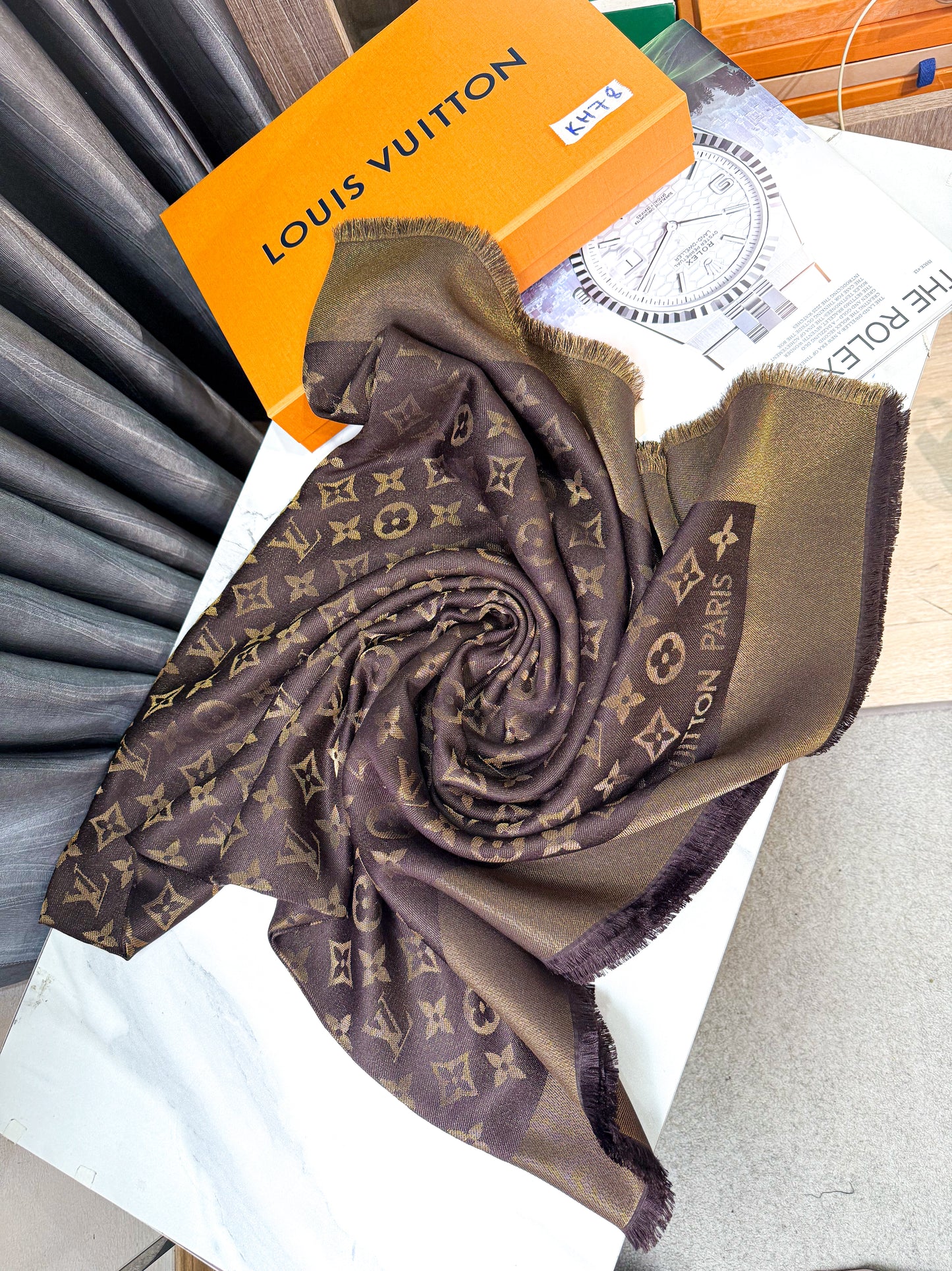 Khăn LV Nâu Ánh Kim KH78 16/12