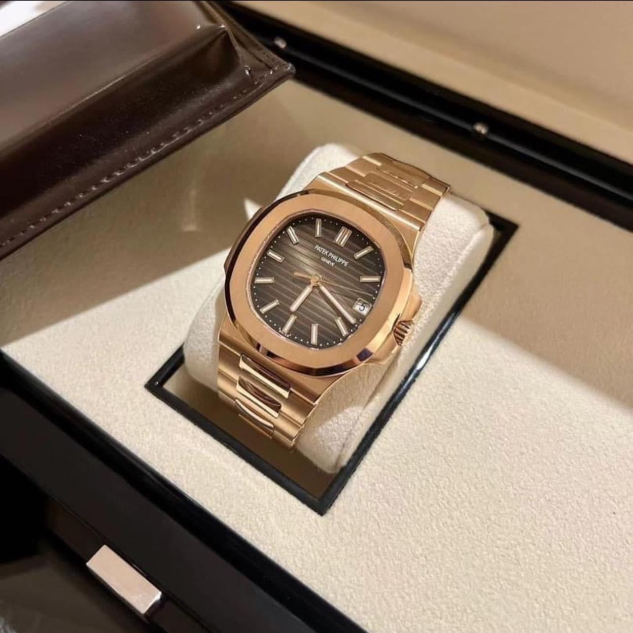 Đồng Hồ Patek Philippe Nautilus 5711/1R Rose Gold