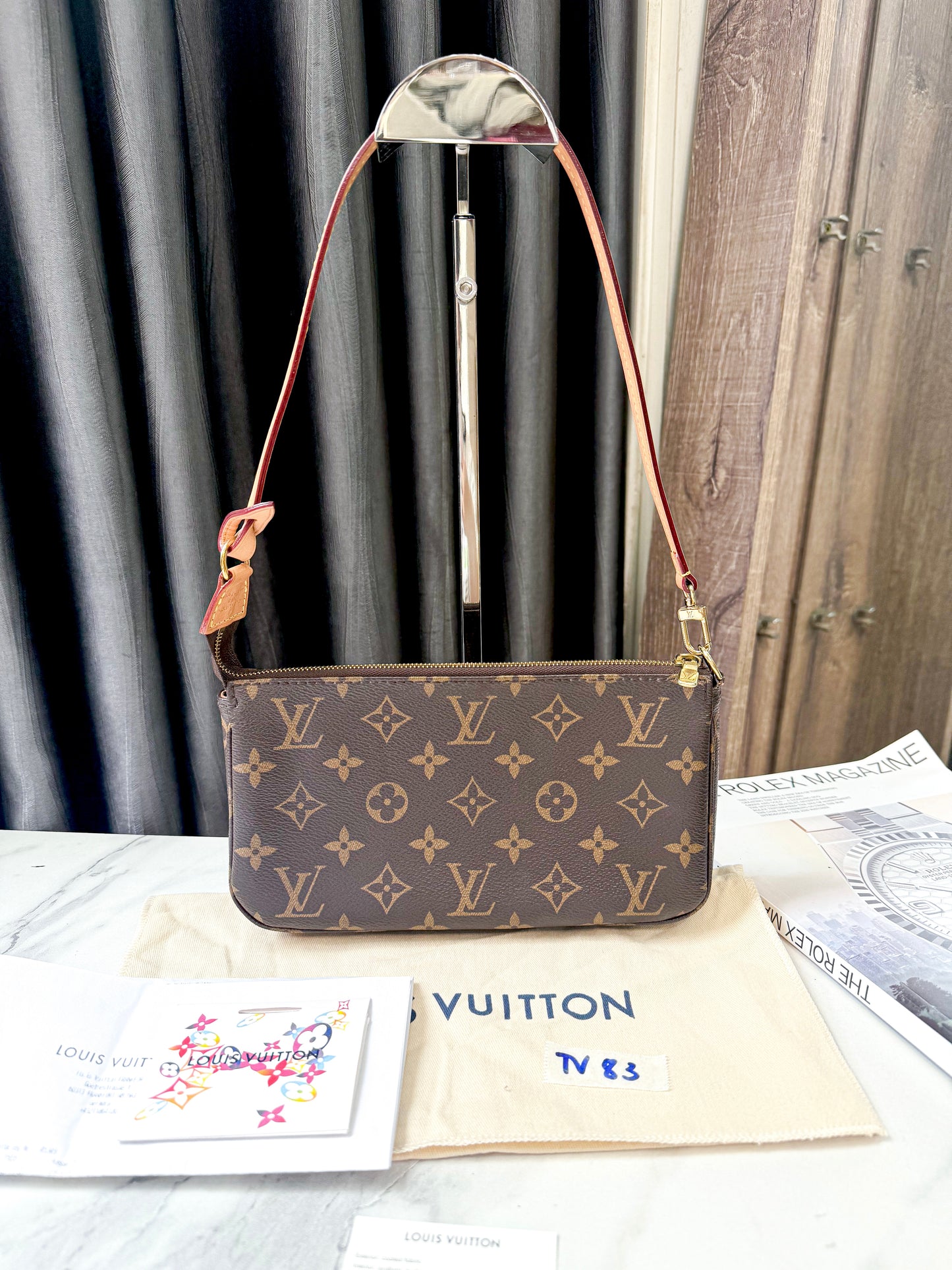 LV Pochette TV83