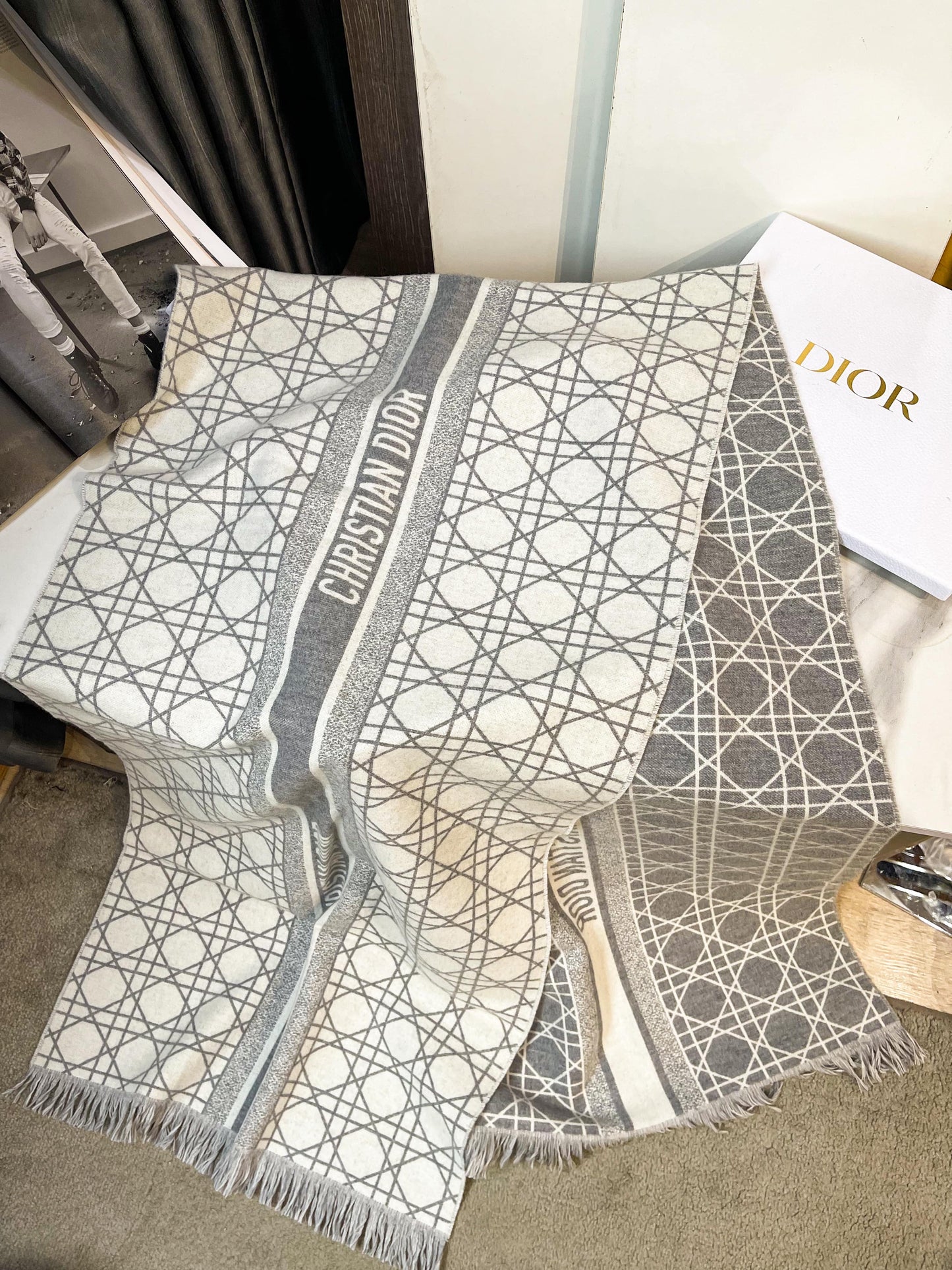 Khăn Dior Grey