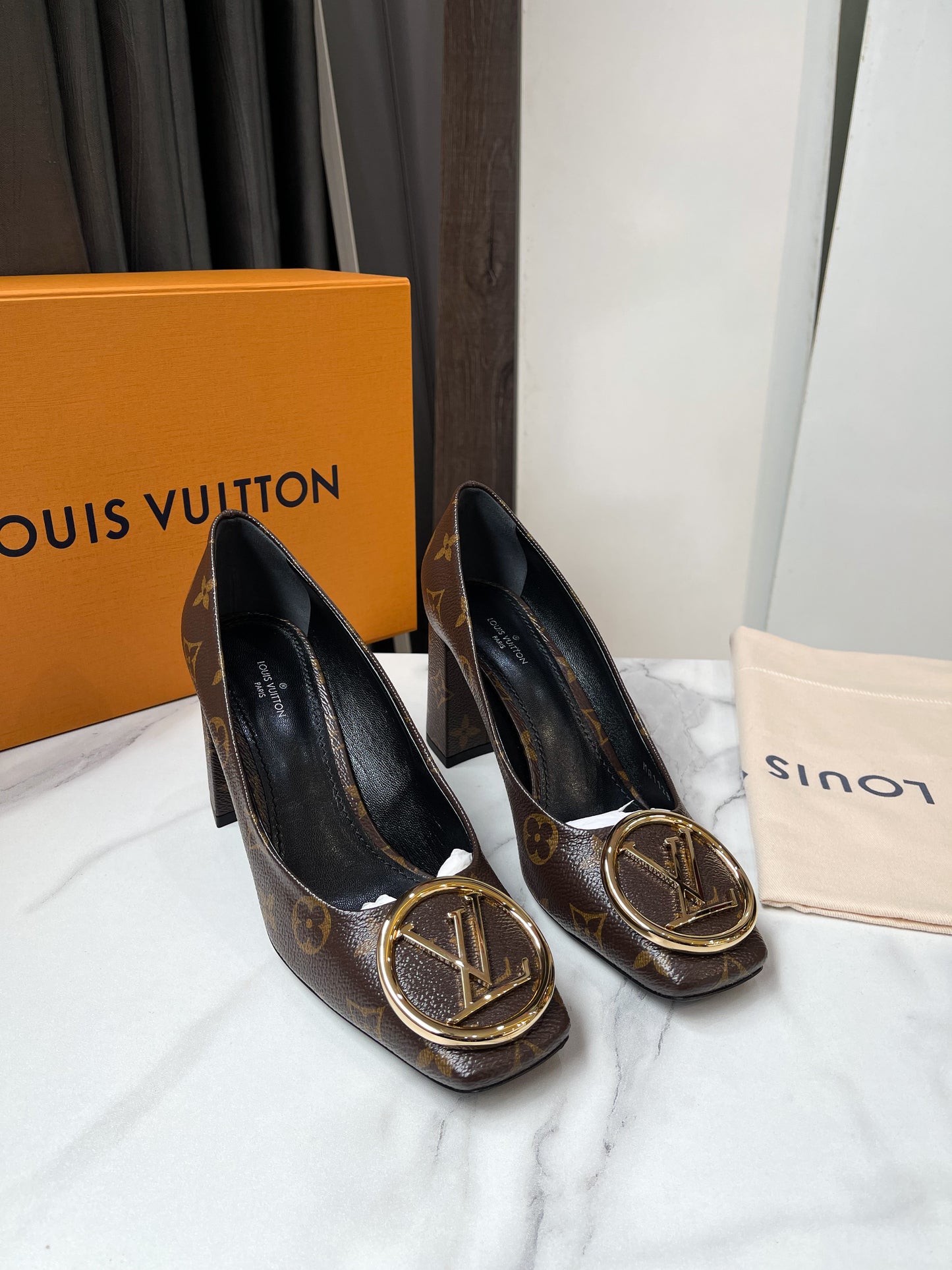 Giày LV Mono Basic Size 37.5