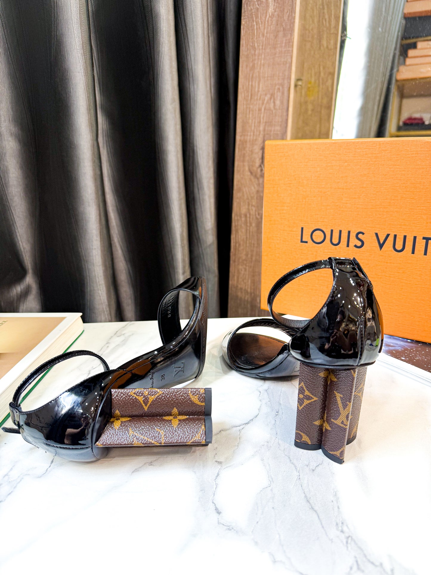 Sandal LV Gót Mono Size 38