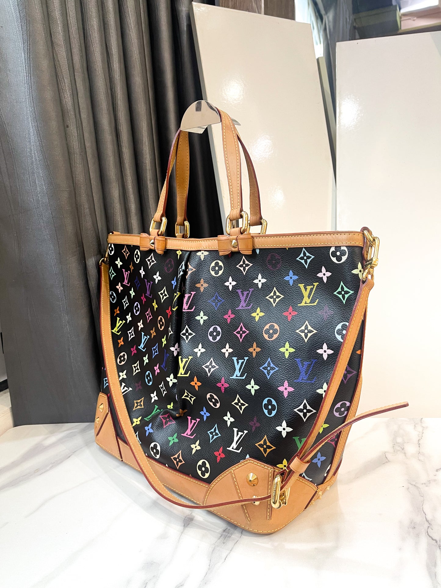 A LV Tote Multi