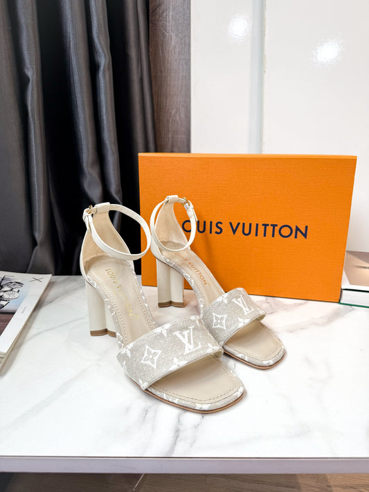 Sandal LV Begie Size 38