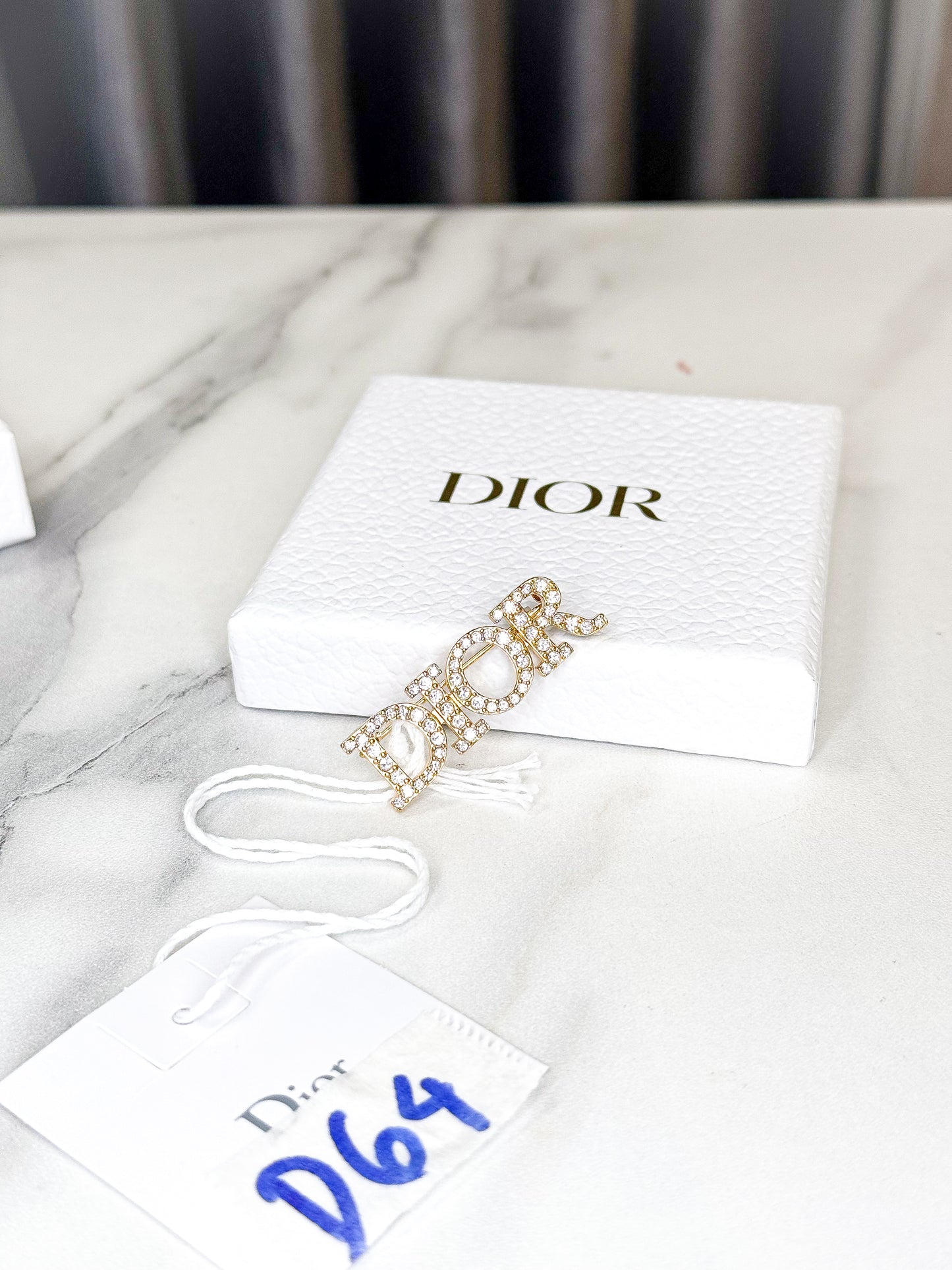 Cài Áo Dior New Trưng Bày D64