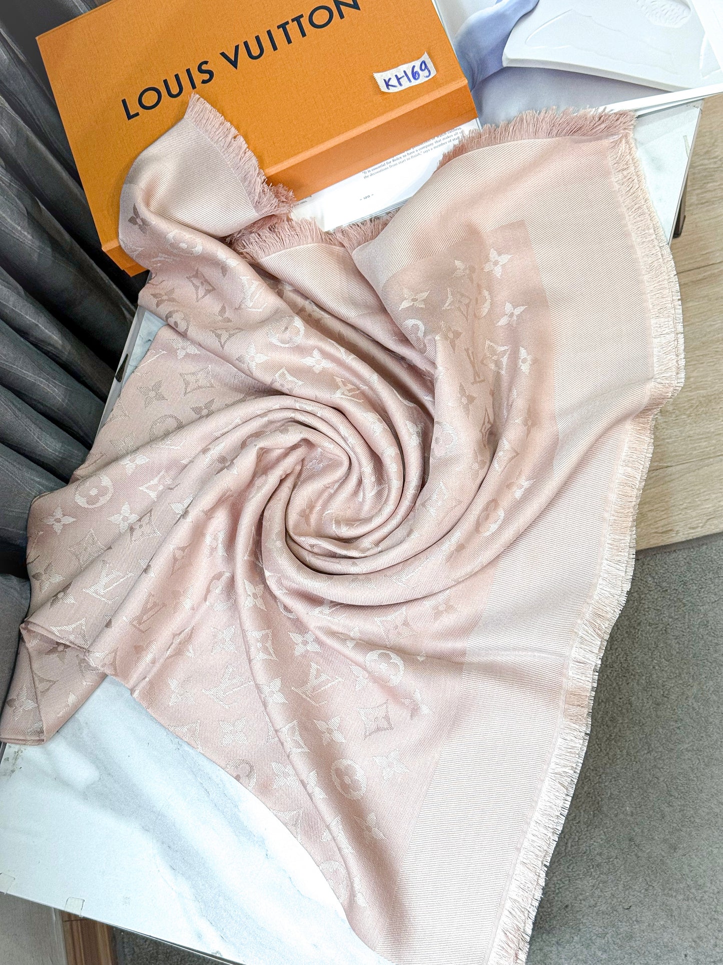 Khăn LV Hồng KH69 5/12