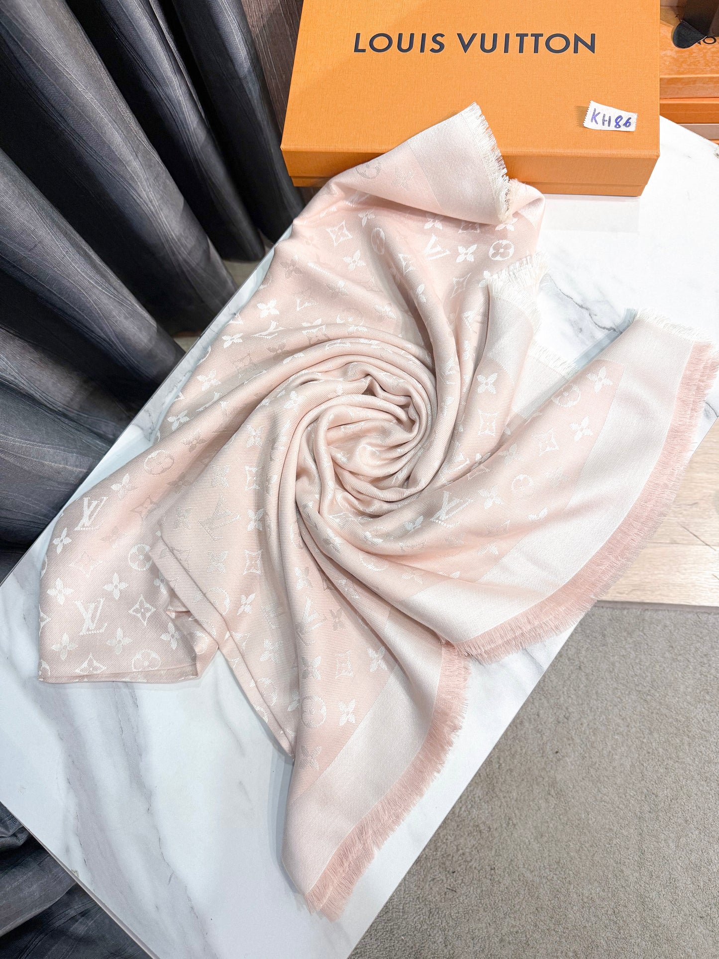 Khăn LV Hồng KH86 20/12