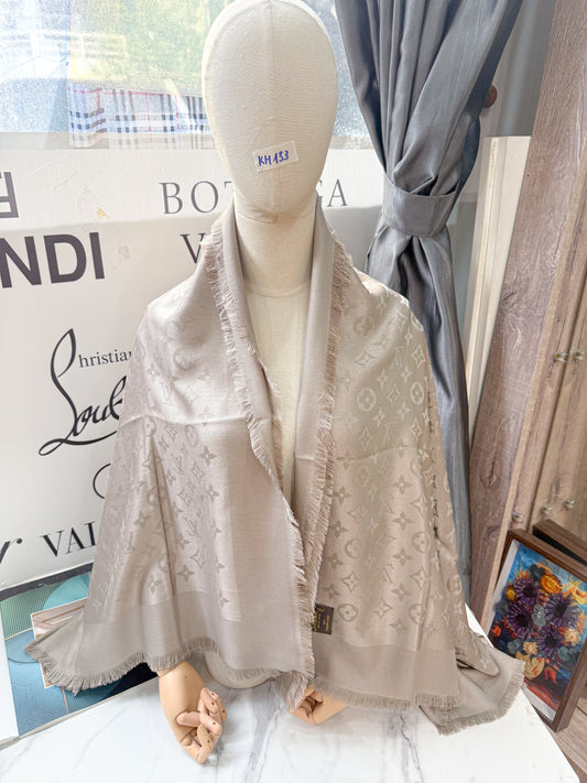 Khăn LV Begie Nâu KH133