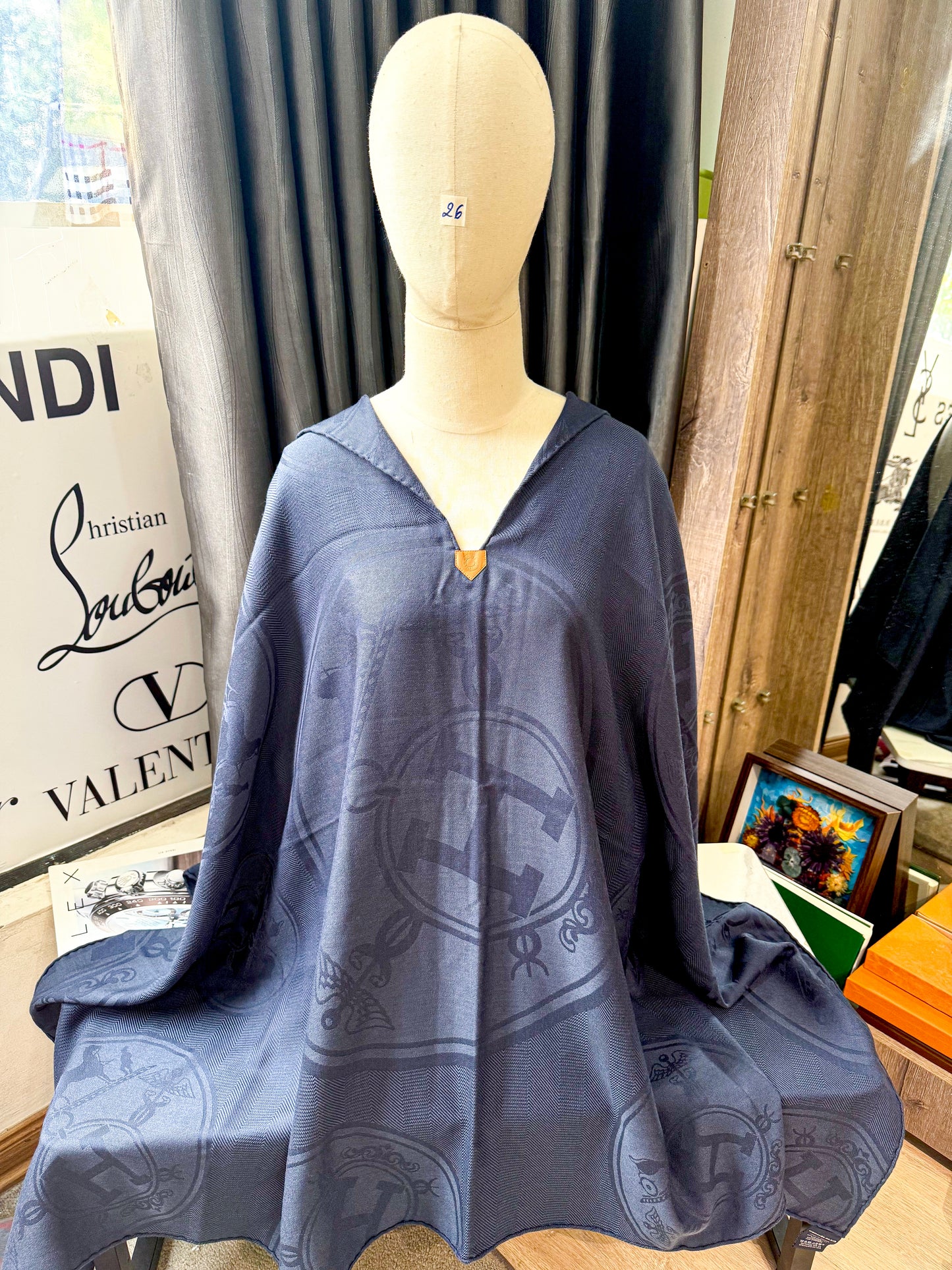 Khăn Hermes Trưng Bày 4/11