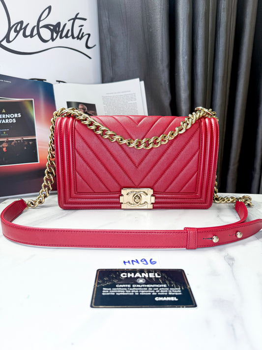 A A Chanel Boy M Đỏ HN96