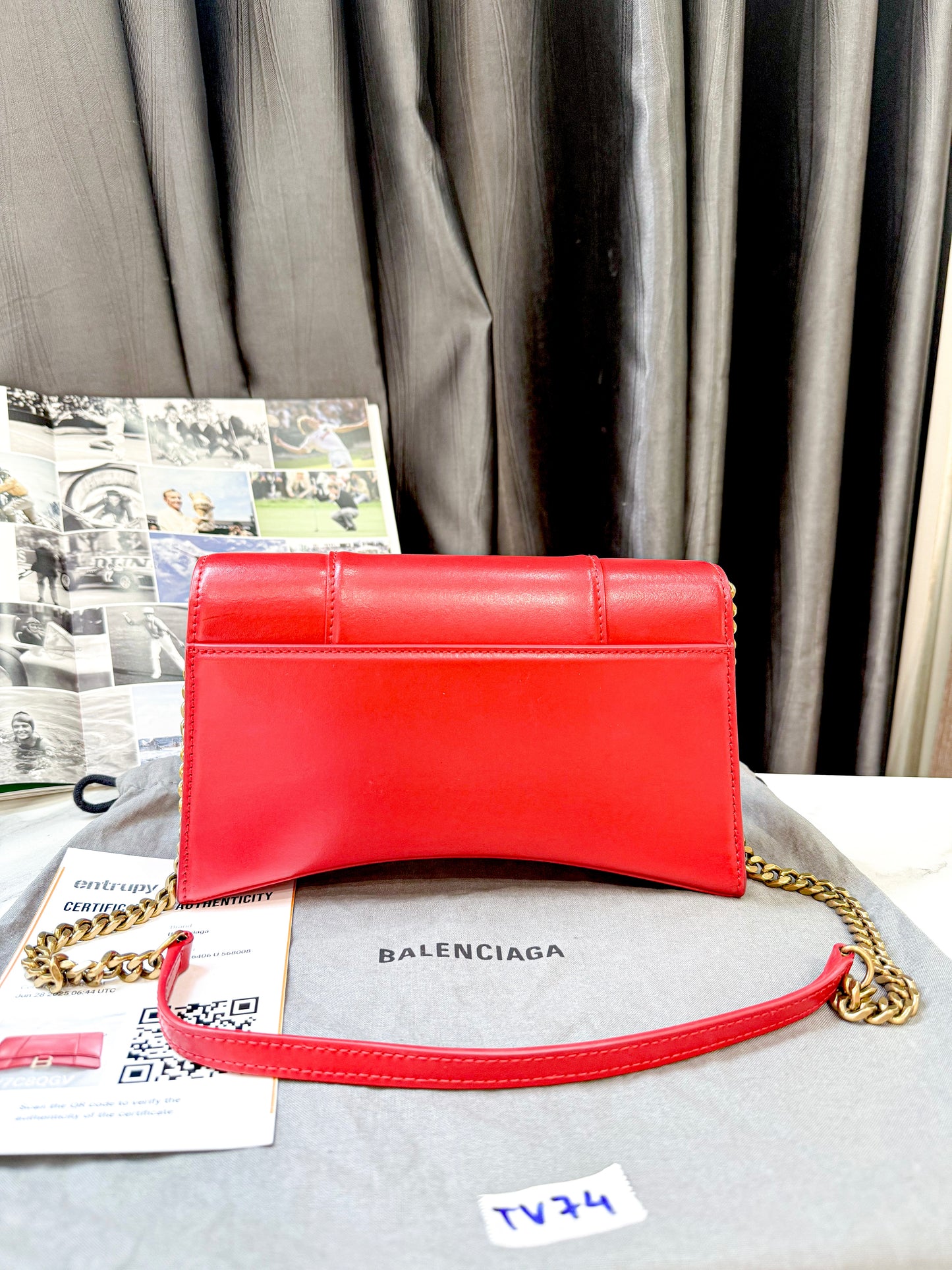 A A Balenciaga Woc Đỏ TV74