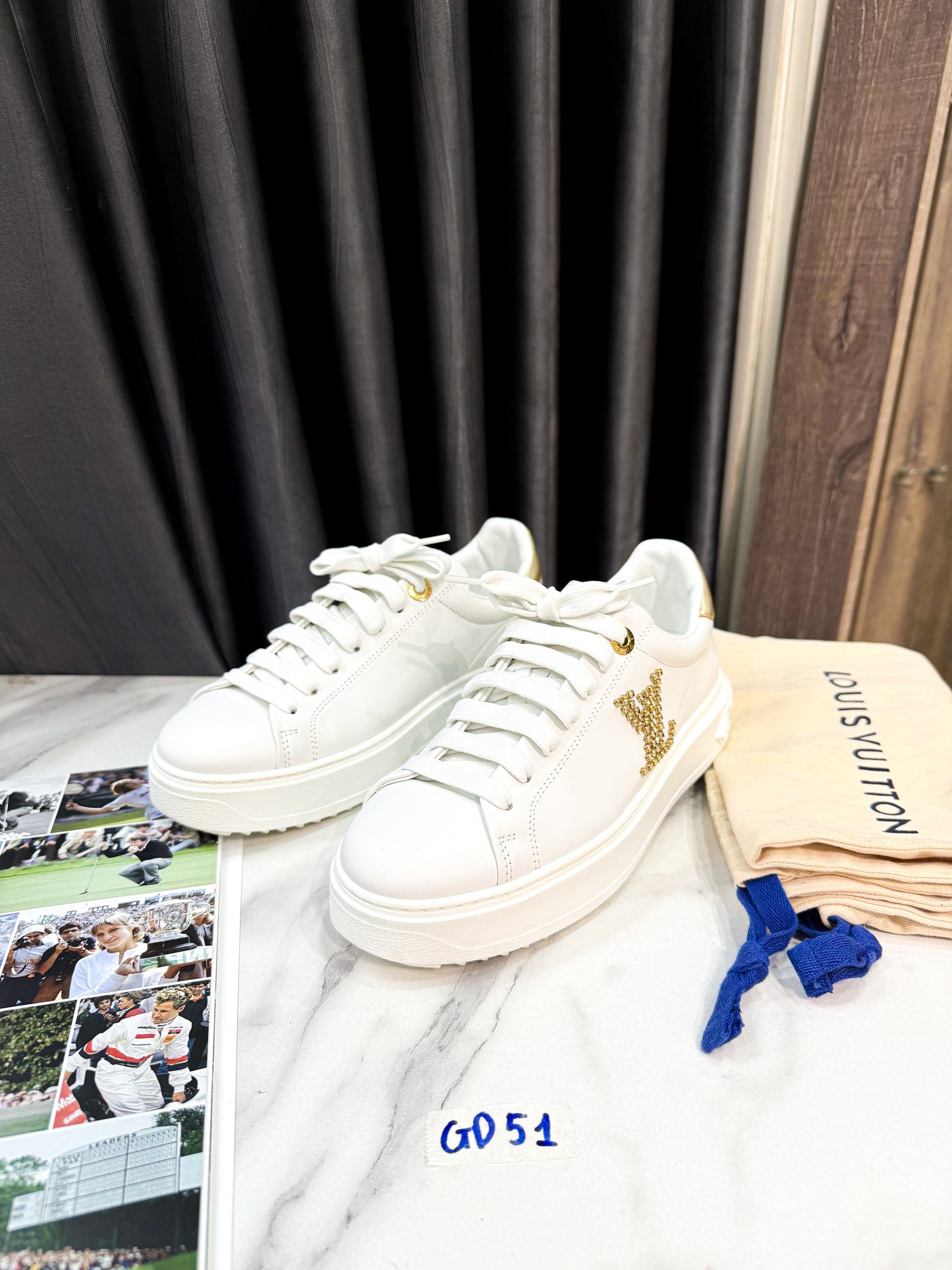 Giày LV Trắng Logo Đá Size 36 fit Chân 37 GD51