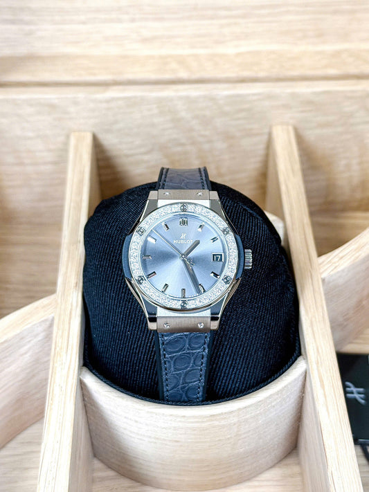 Hublot Classic Fusion Titanium Racing Grey Diamonds 33mm