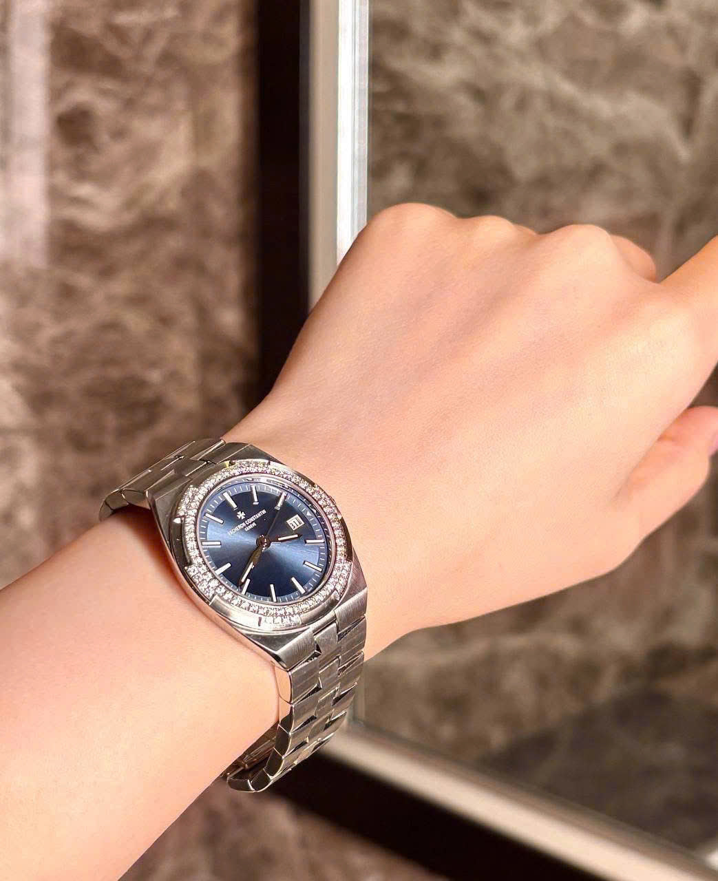  Vacheron Constantin Overseas 1205V/100A-B590 trên tay