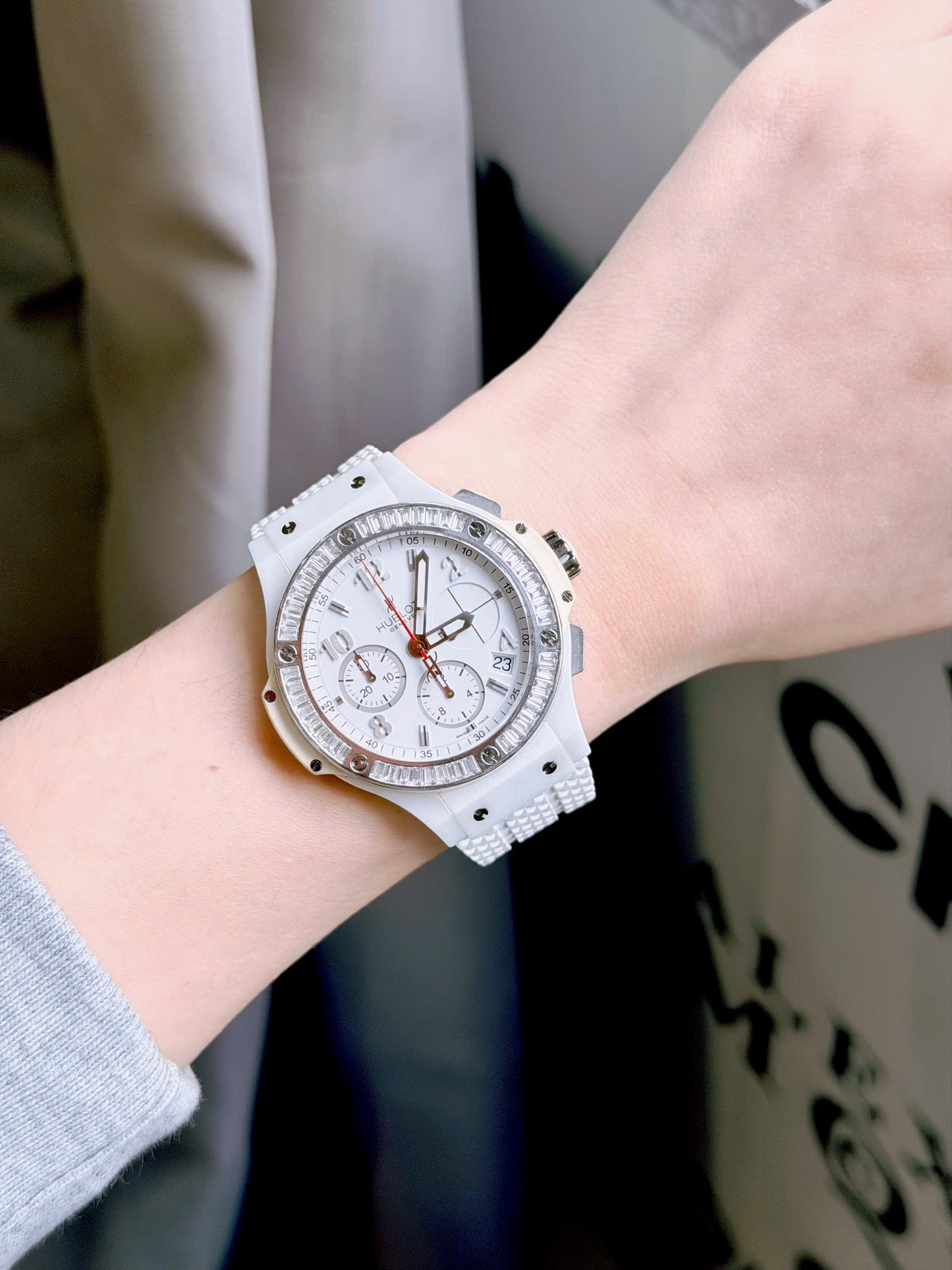 Đồng Hồ Hublot Bigbang Benzel Baguette Diamonds White Steel 41mm trên tay