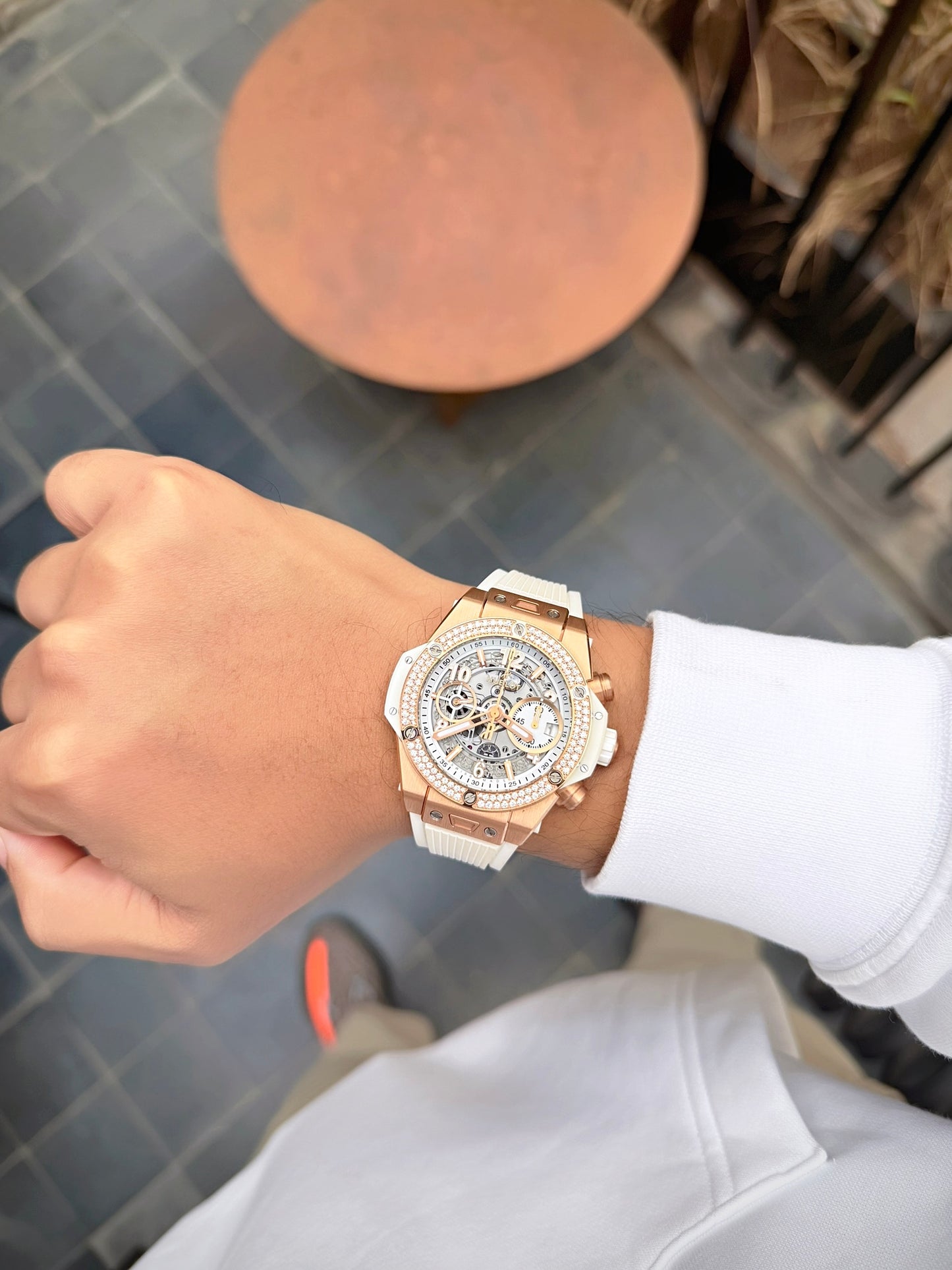 Đồng Hồ Hublot Bigbang Unico King Gold White size 42 trên tay