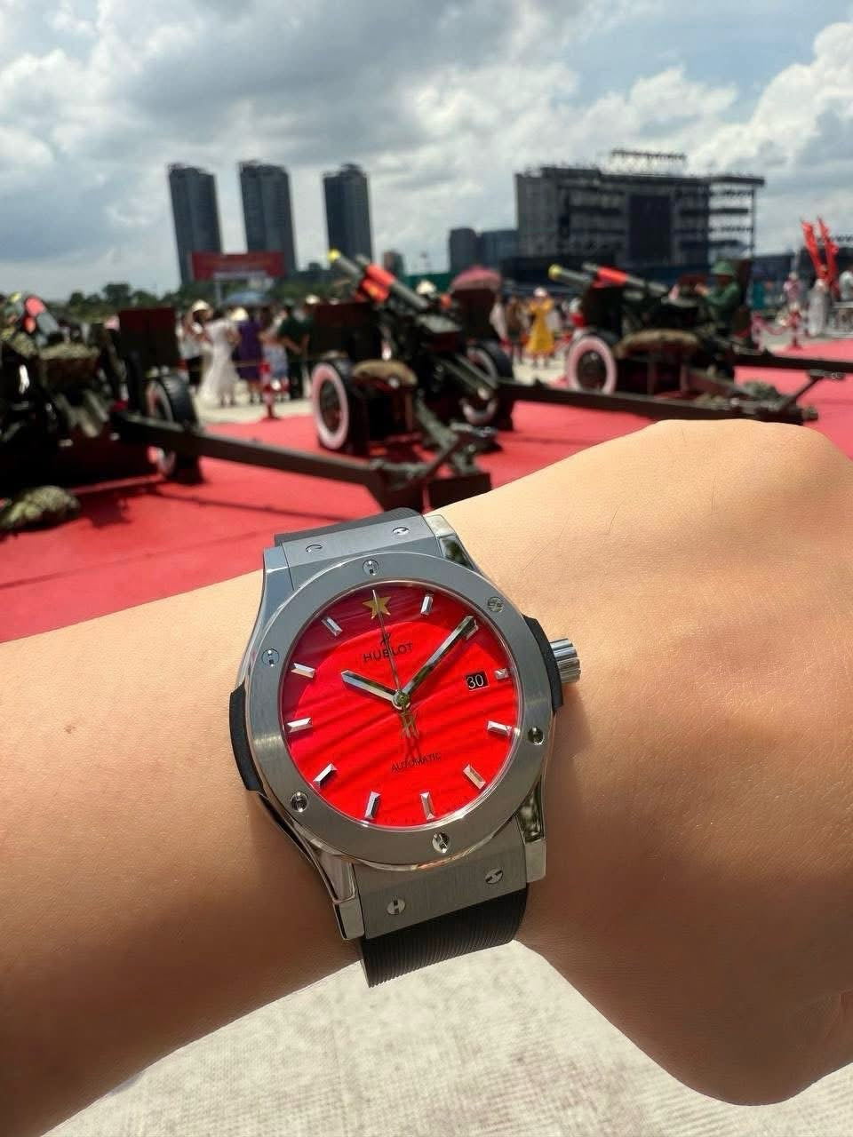 Đồng Hồ Hublot Classic Fusion Viet Nam Limited 70pcs 42mm trên tay