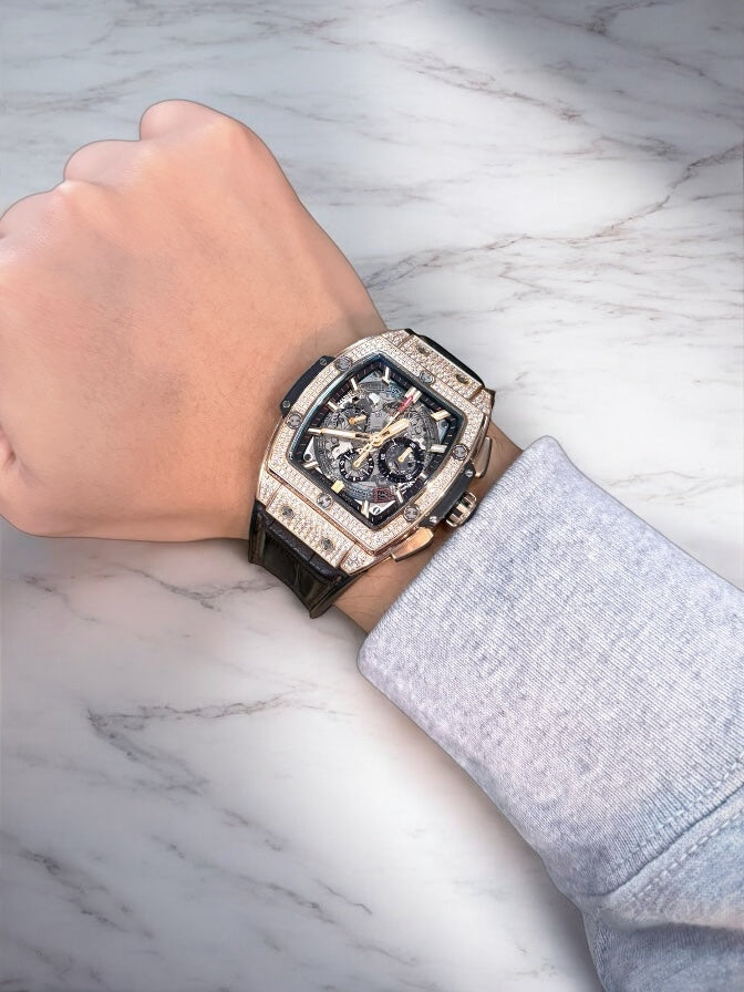 Đồng Hồ Hublot Spirit Of Bigbang King Gold Pave trên tay
