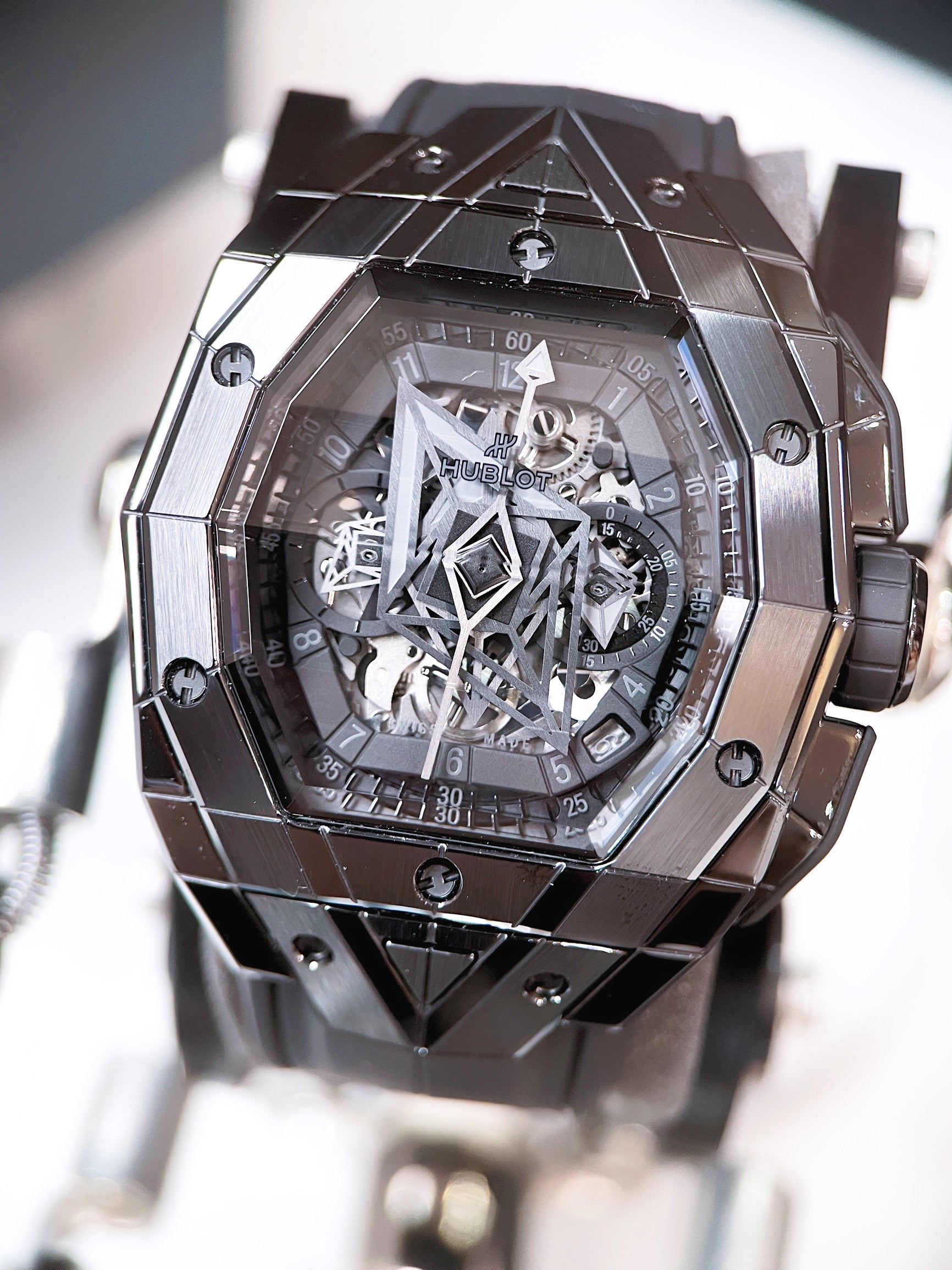 Đồng Hồ Hublot Spirit Of Bigbang Sang Bleu Black Ceramic Limited Size 42mm