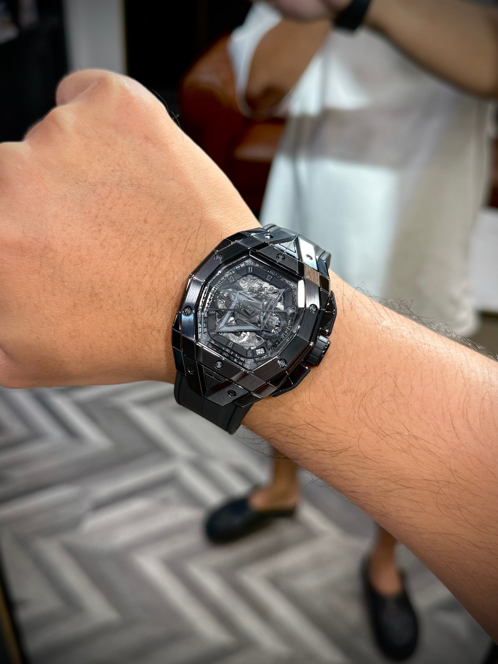 Đồng Hồ Hublot Spirit Of Bigbang Sang Bleu Black Ceramic Limited Size 42mm trên tay